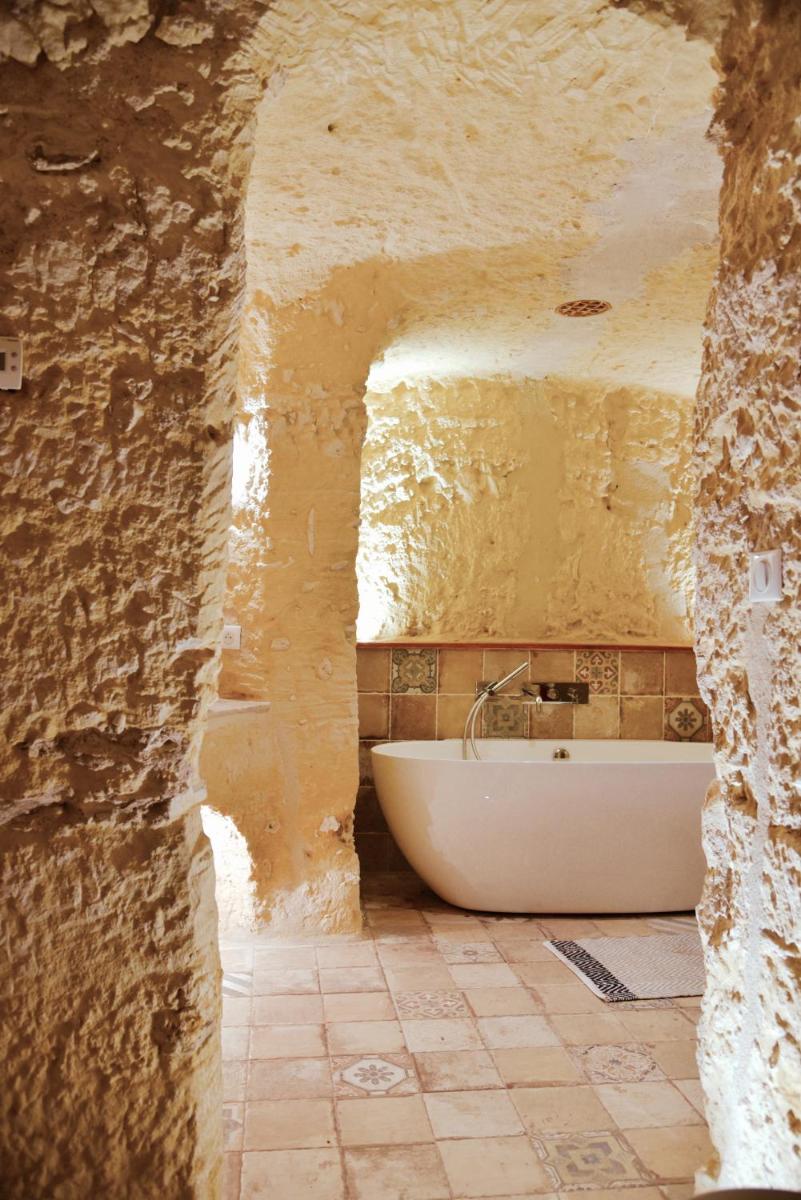 Troglodyte King-Suite with King-Size and Terrace - Photo 7