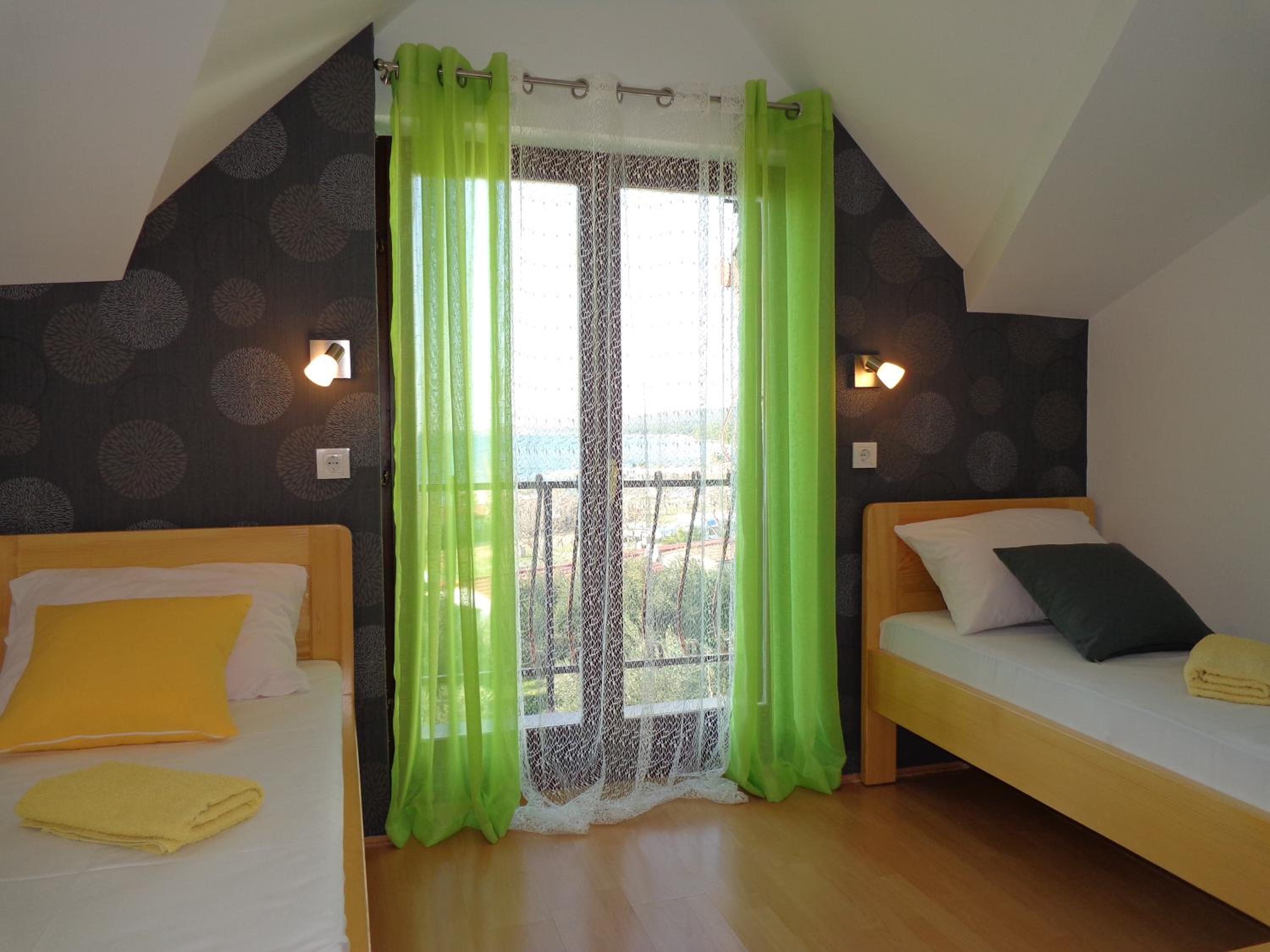 Small Twin Room photo 1