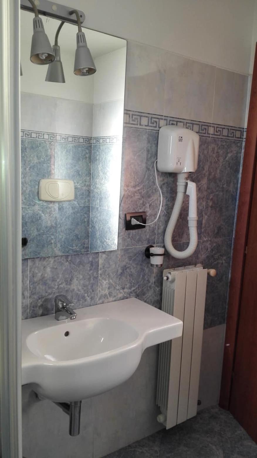 Standard Double or Twin Room photo 3