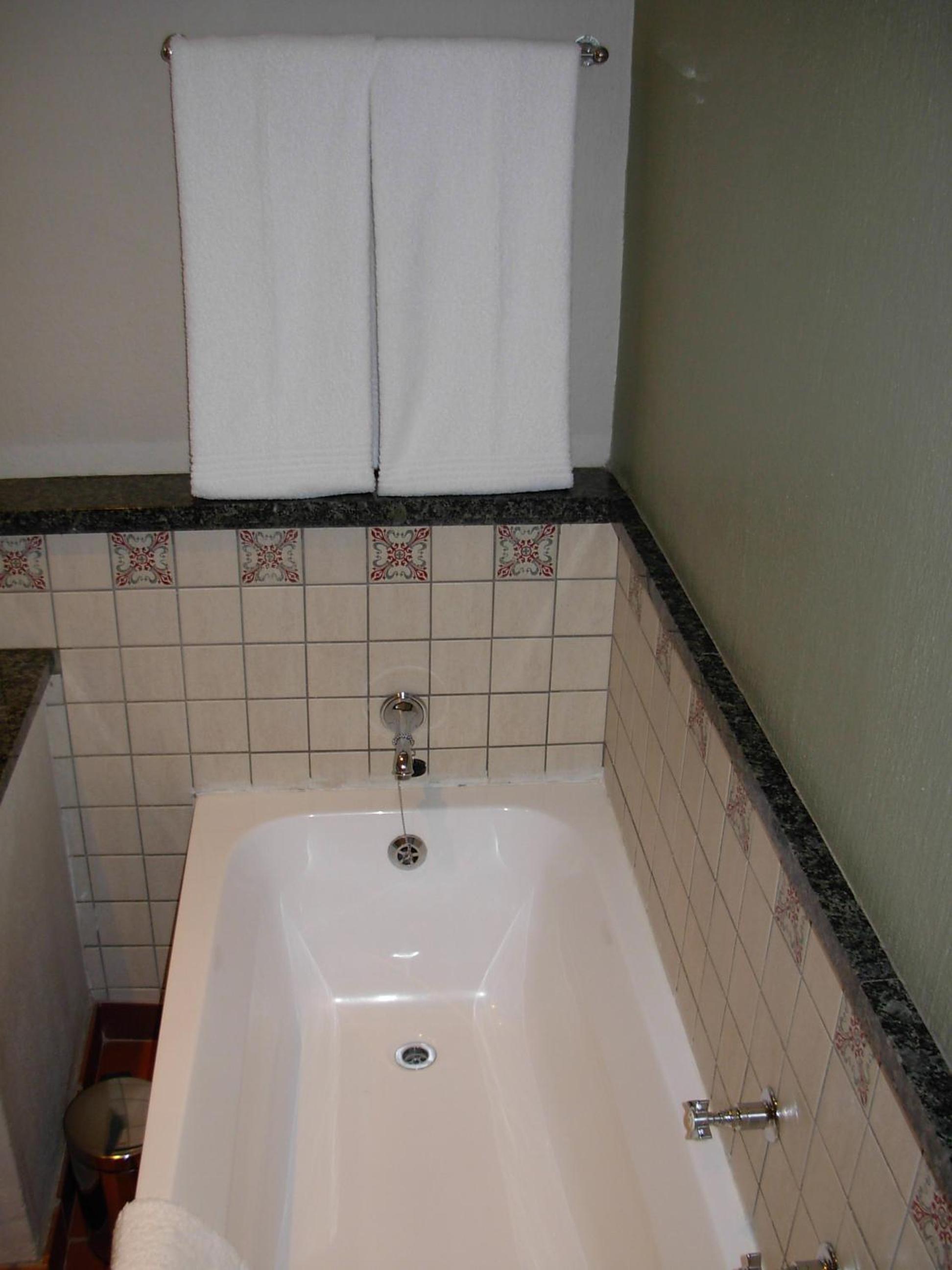 Classic Twin Room - Photo 11