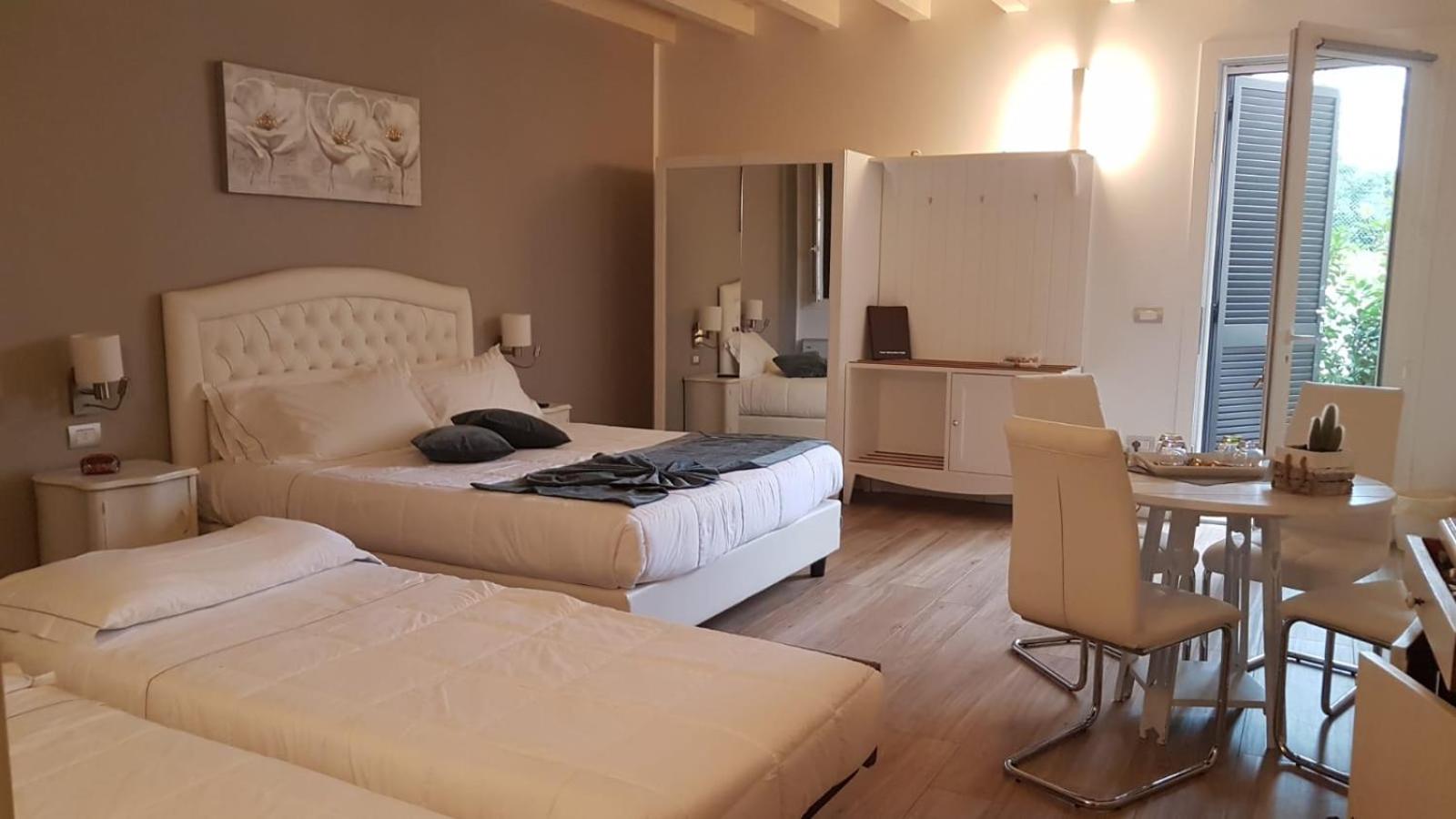 Deluxe Double Room with Bath photo 2