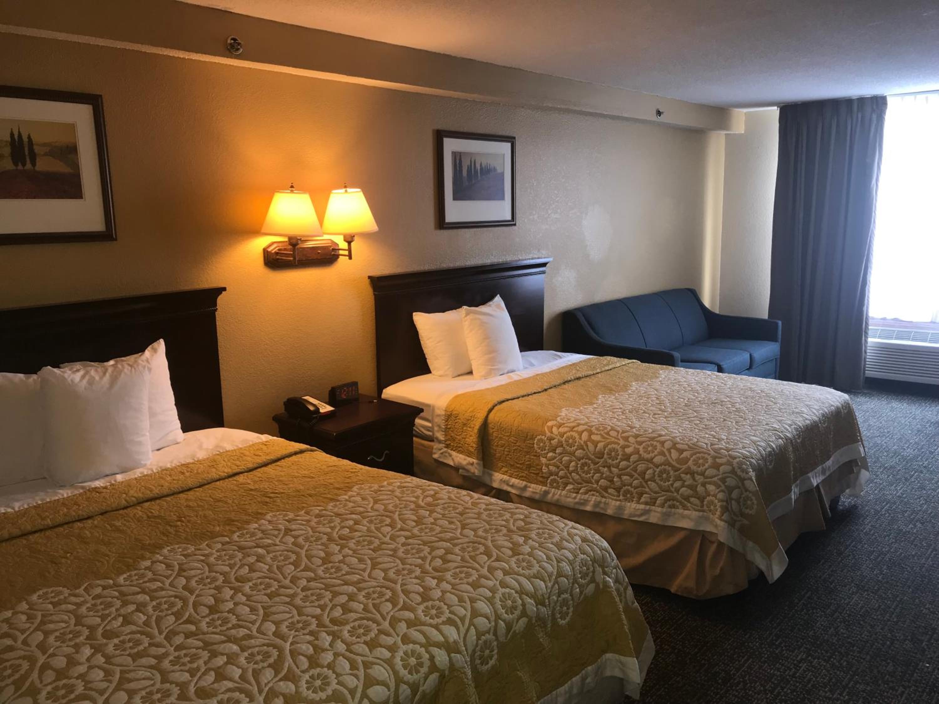 Deluxe Queen Room with Two Queen Beds - Non-Smoking - Photo 12