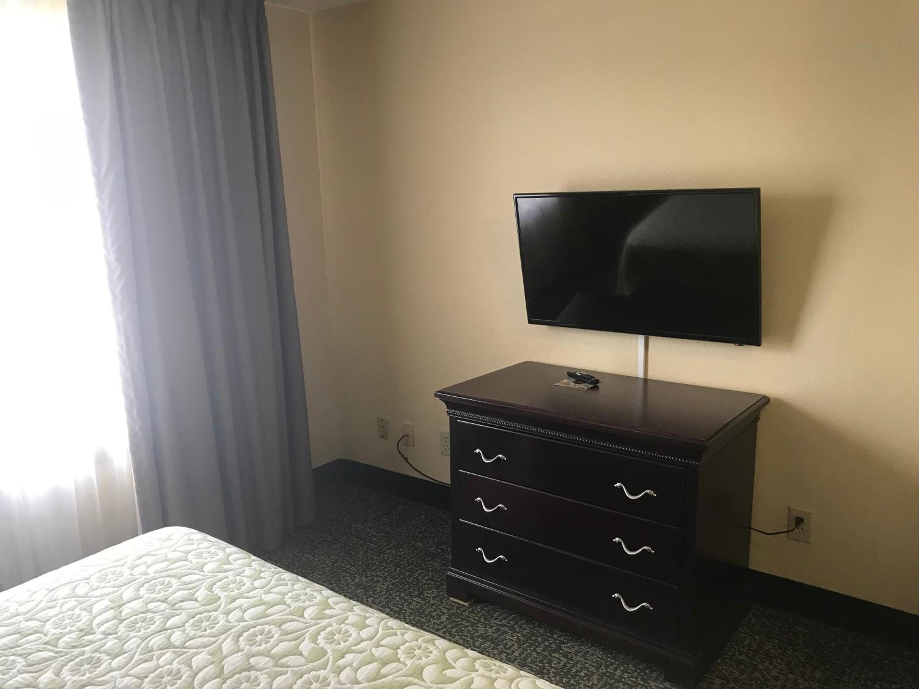 One-Bedroom King Suite - Non-Smoking - Photo 28
