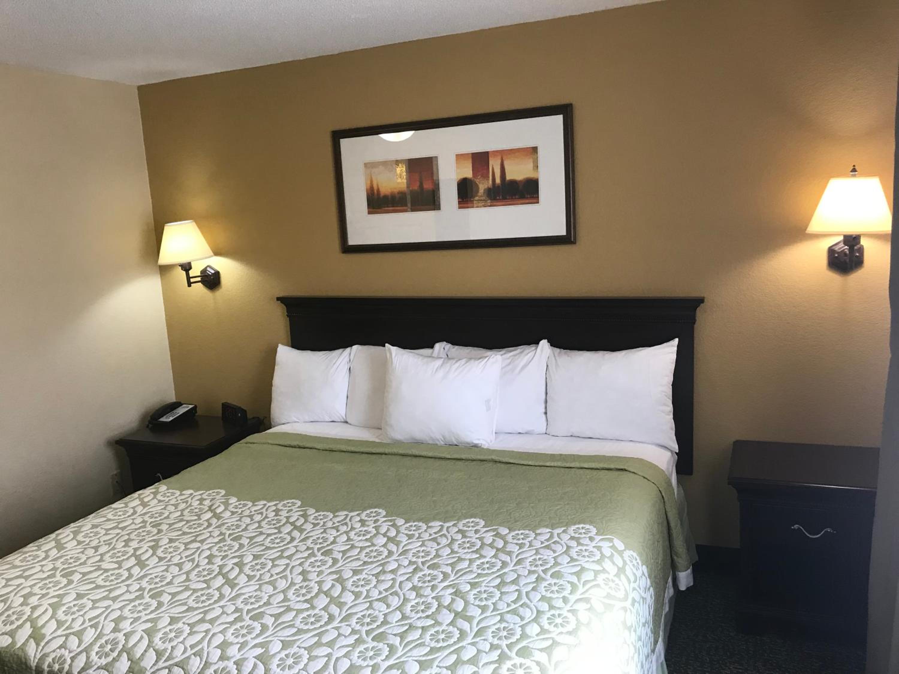 One-Bedroom King Suite - Non-Smoking - Photo 27