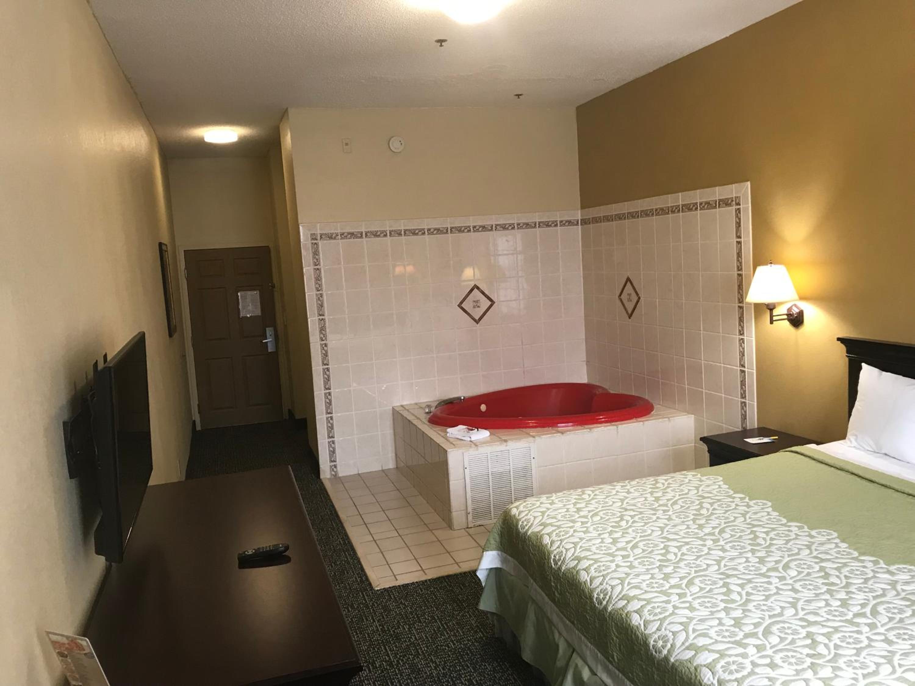 One-Bedroom King Suite - Non-Smoking - Photo 24