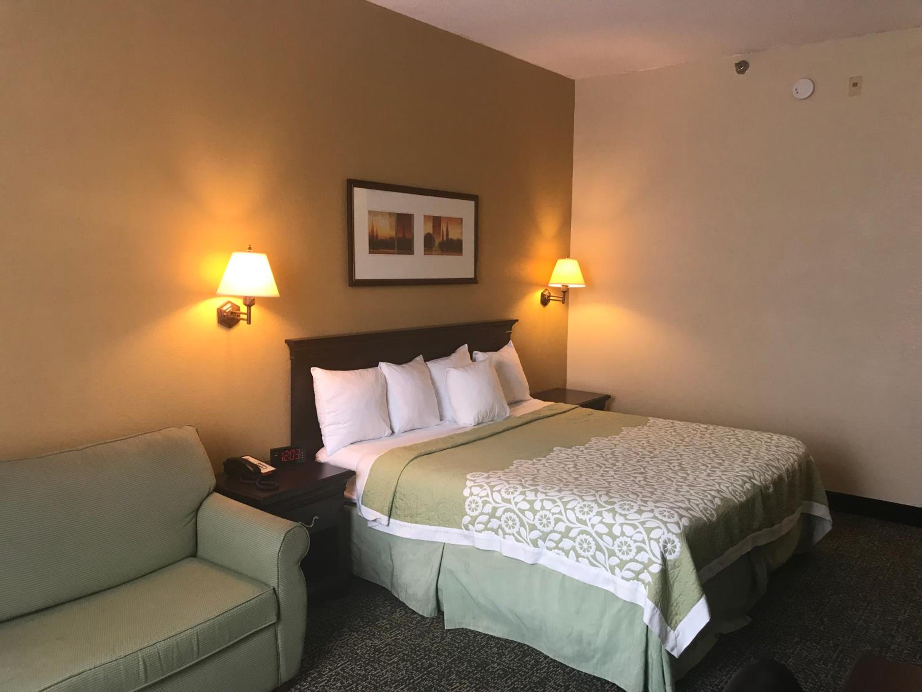 One-Bedroom King Suite - Non-Smoking - Photo 14