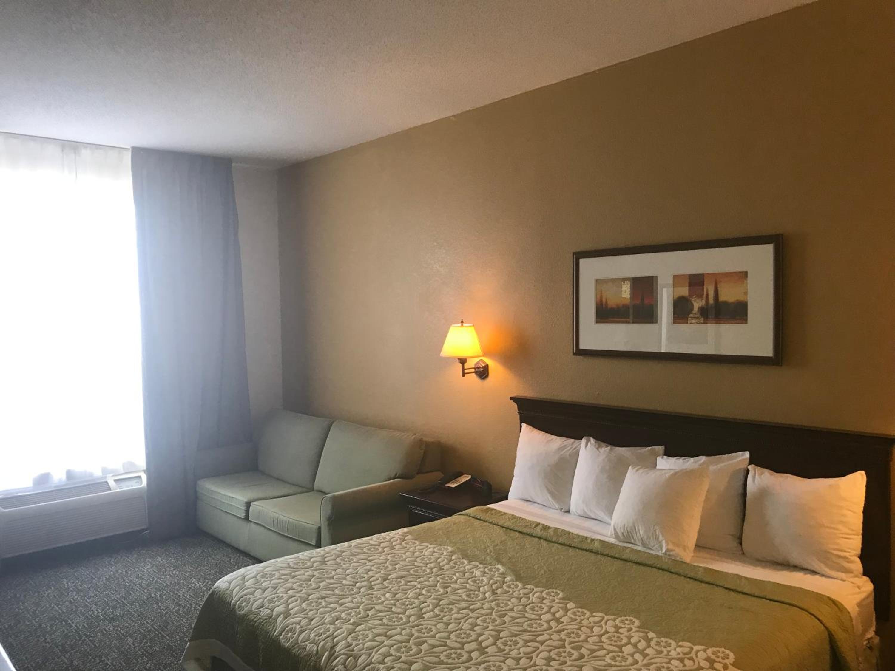 One-Bedroom King Suite - Non-Smoking - Photo 22