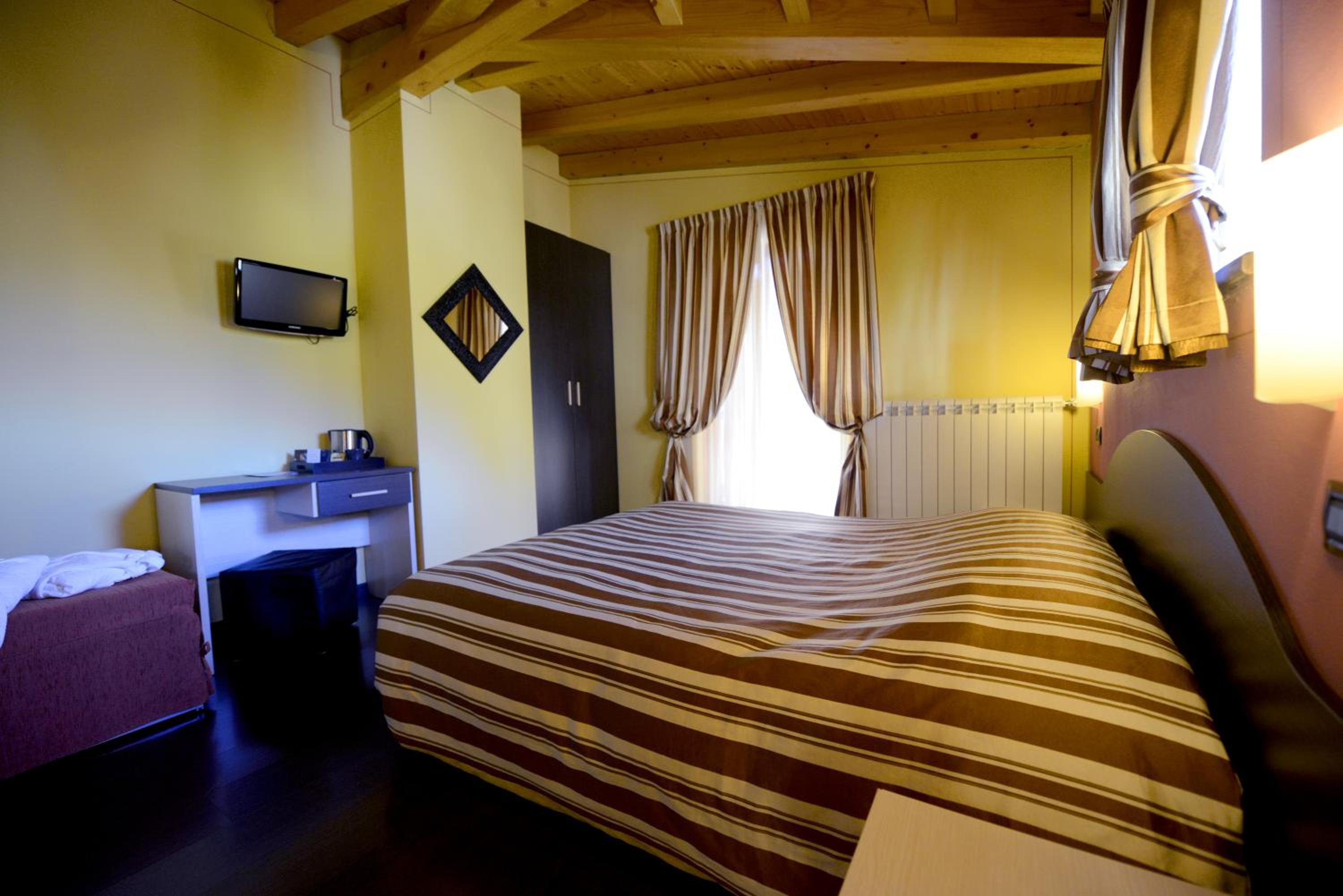Double Room - Photo 4