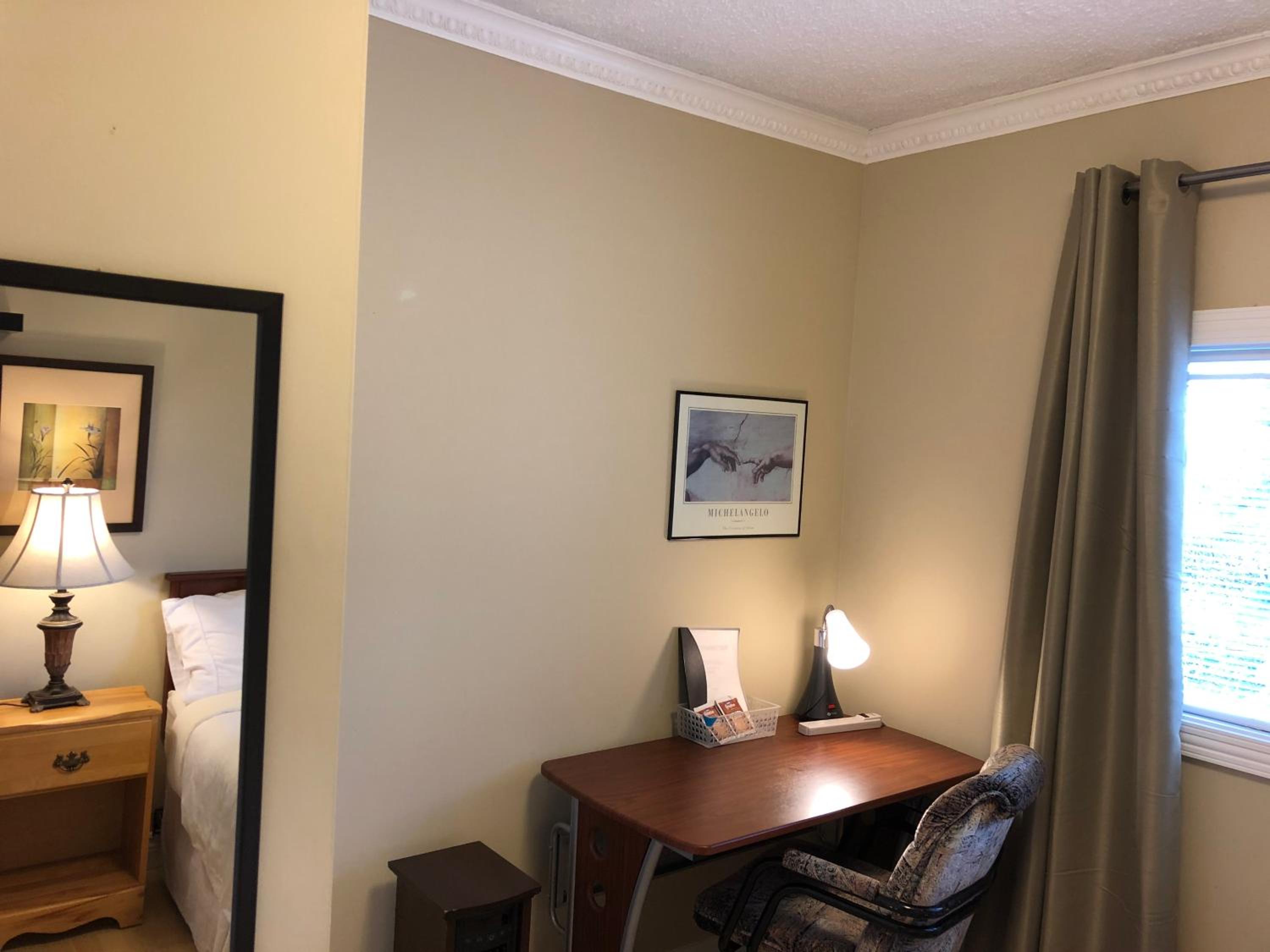 Budget Double Room - Photo 6