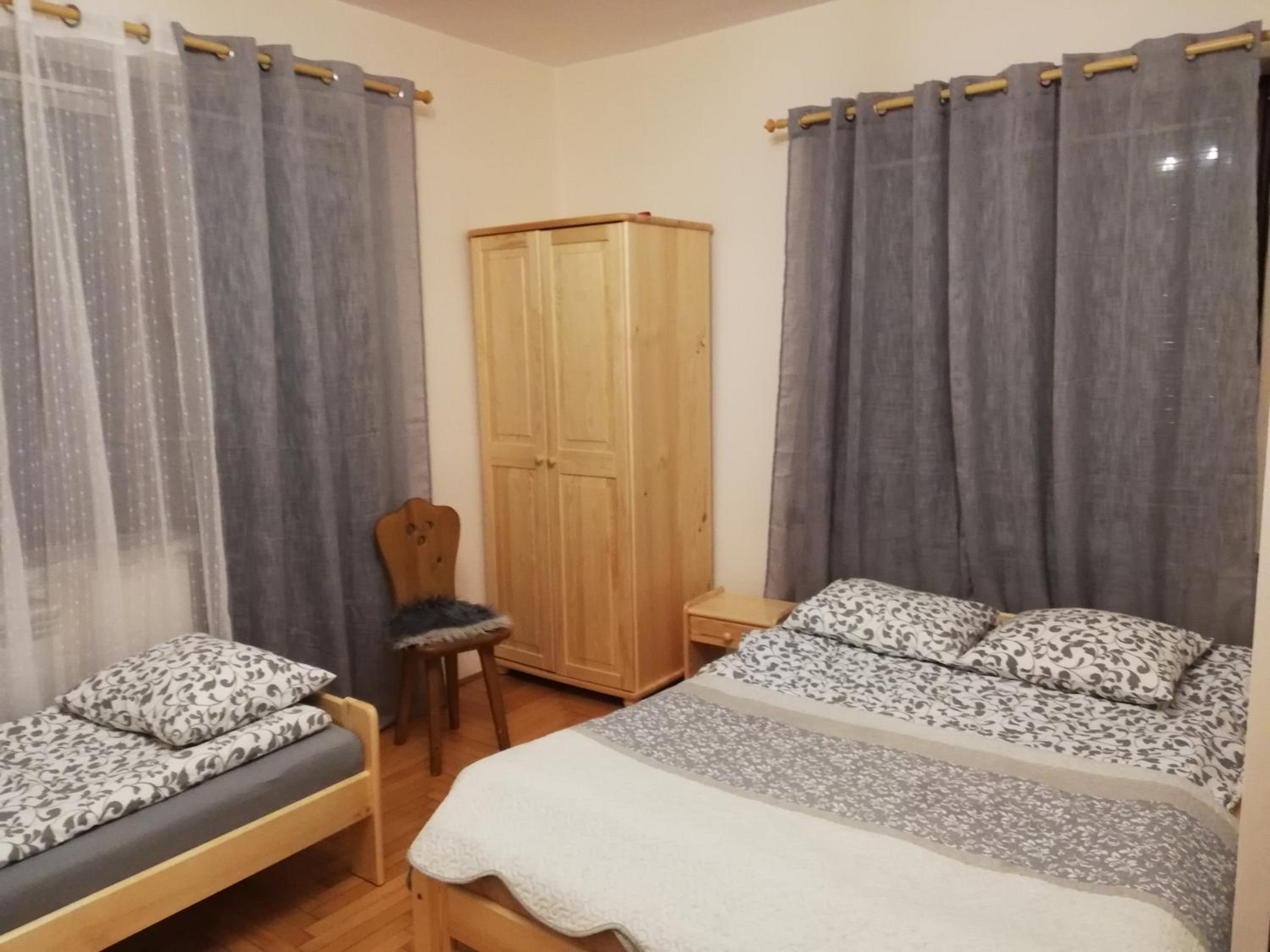Quadruple Room with Bathroom - Photo 2