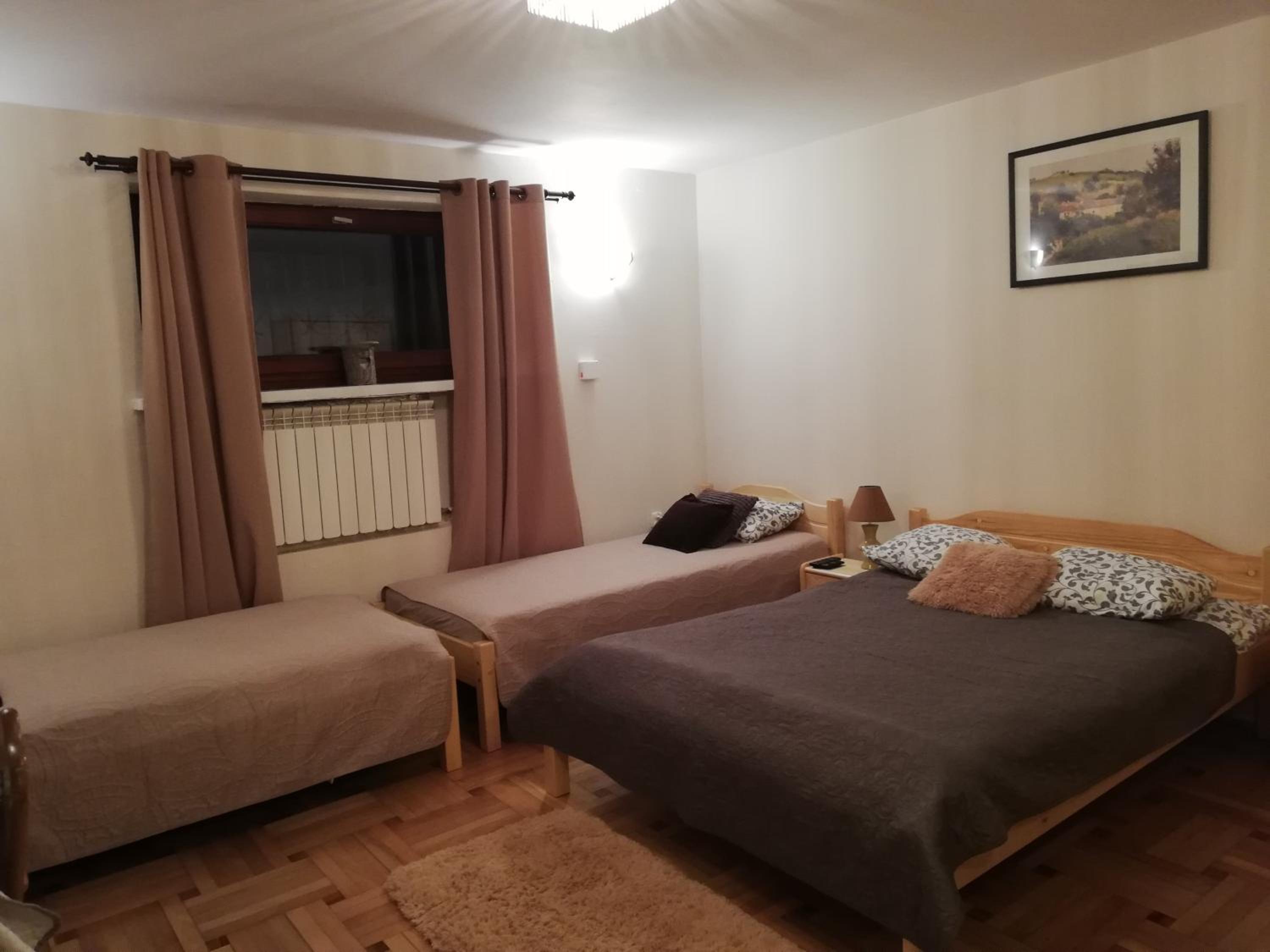 Quadruple Room with Private External Bathroom - Photo 4