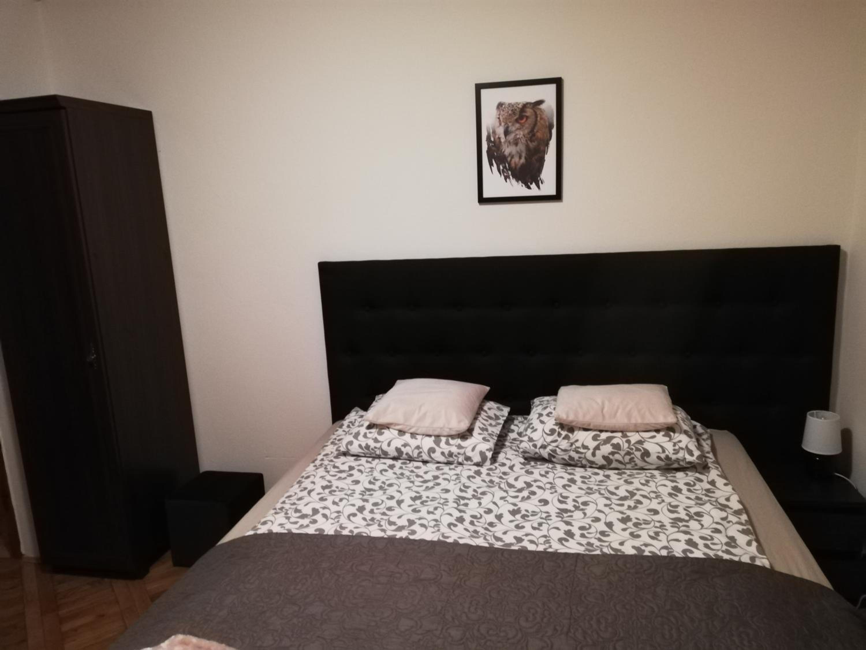 Double or Twin Room with Private Bathroom - Photo 2