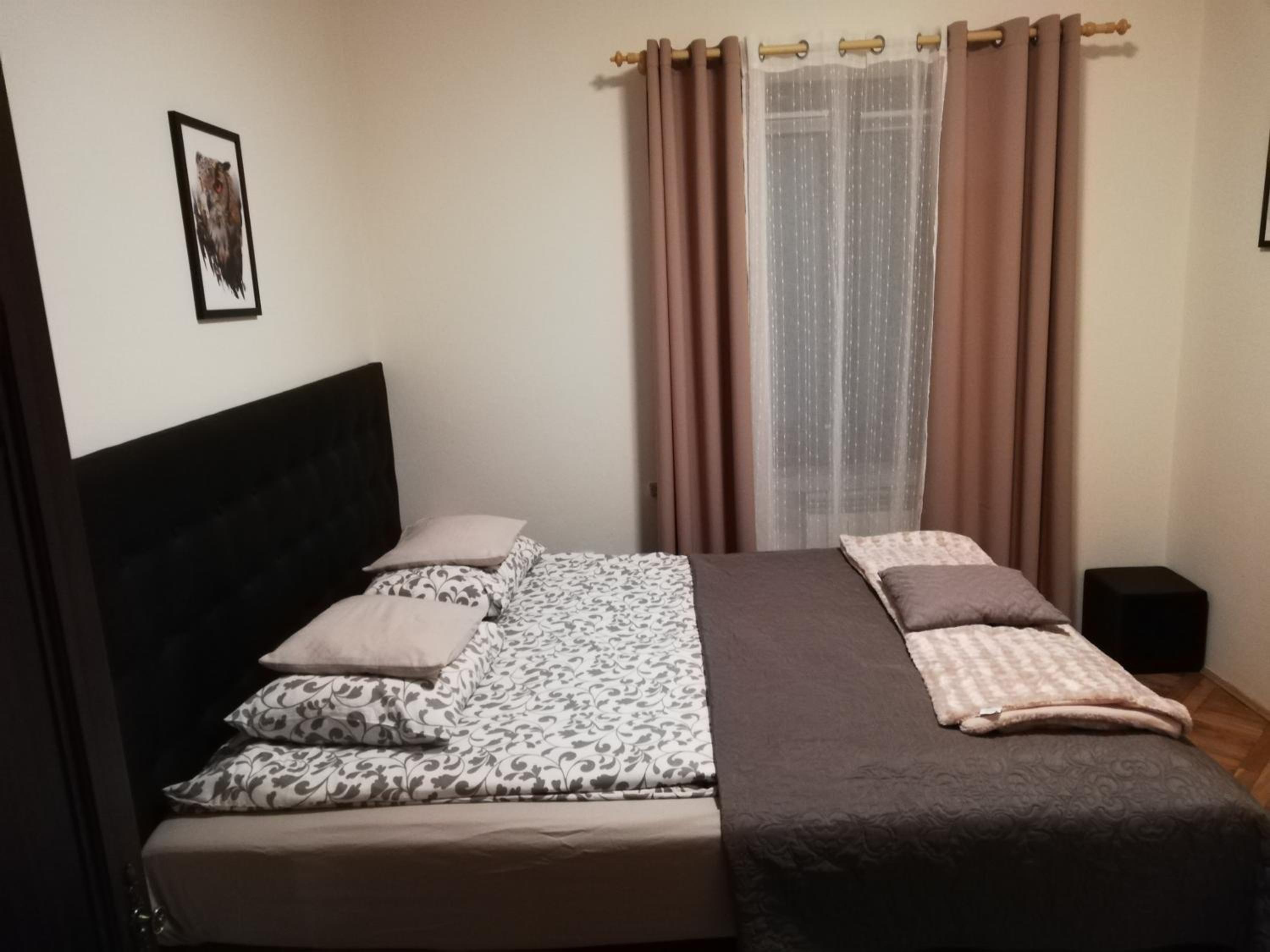 Double or Twin Room with Private Bathroom - Photo 7