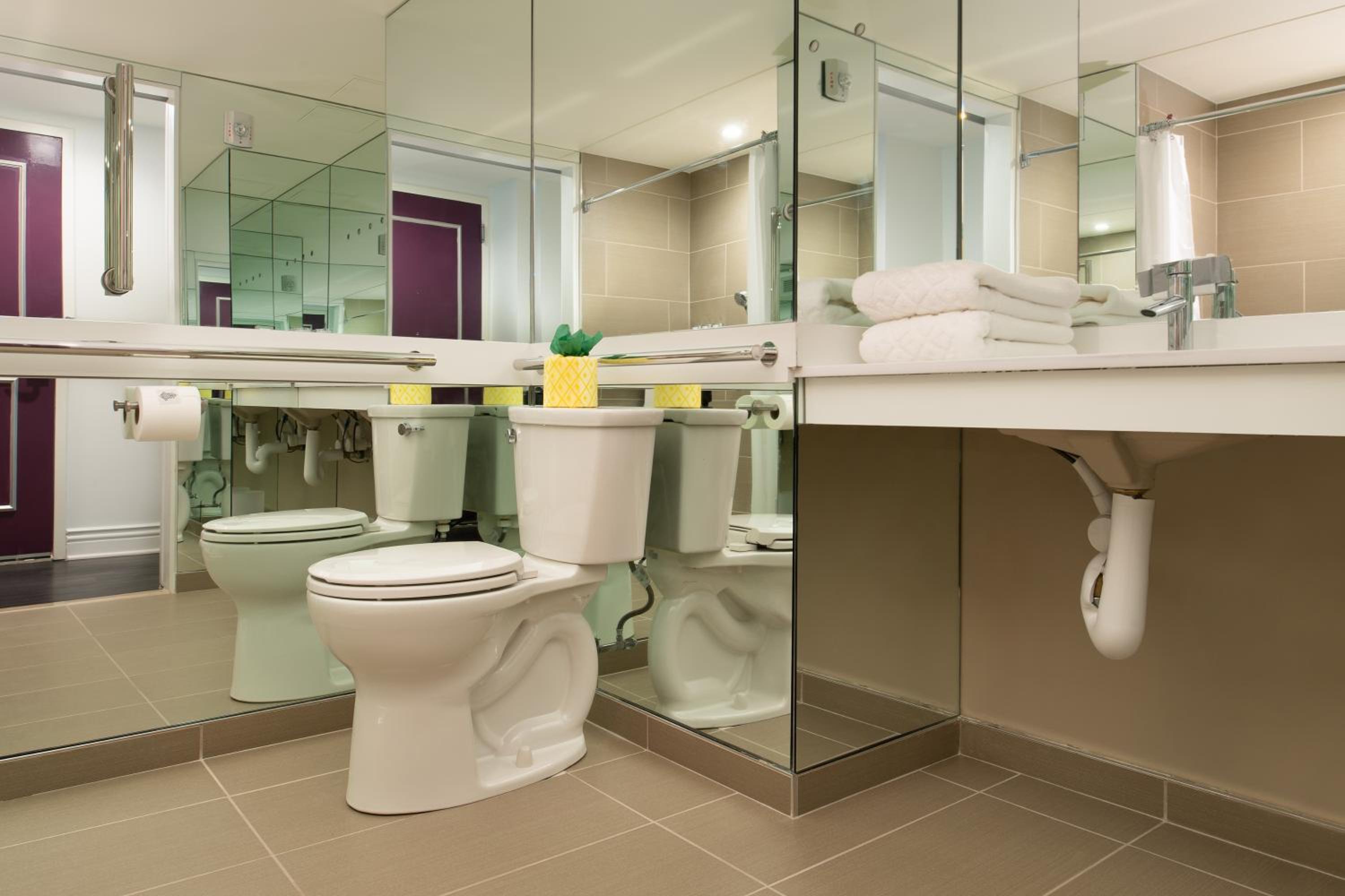 Glamor King Mobility Accessible w/ Tub and Communication Features photo 3