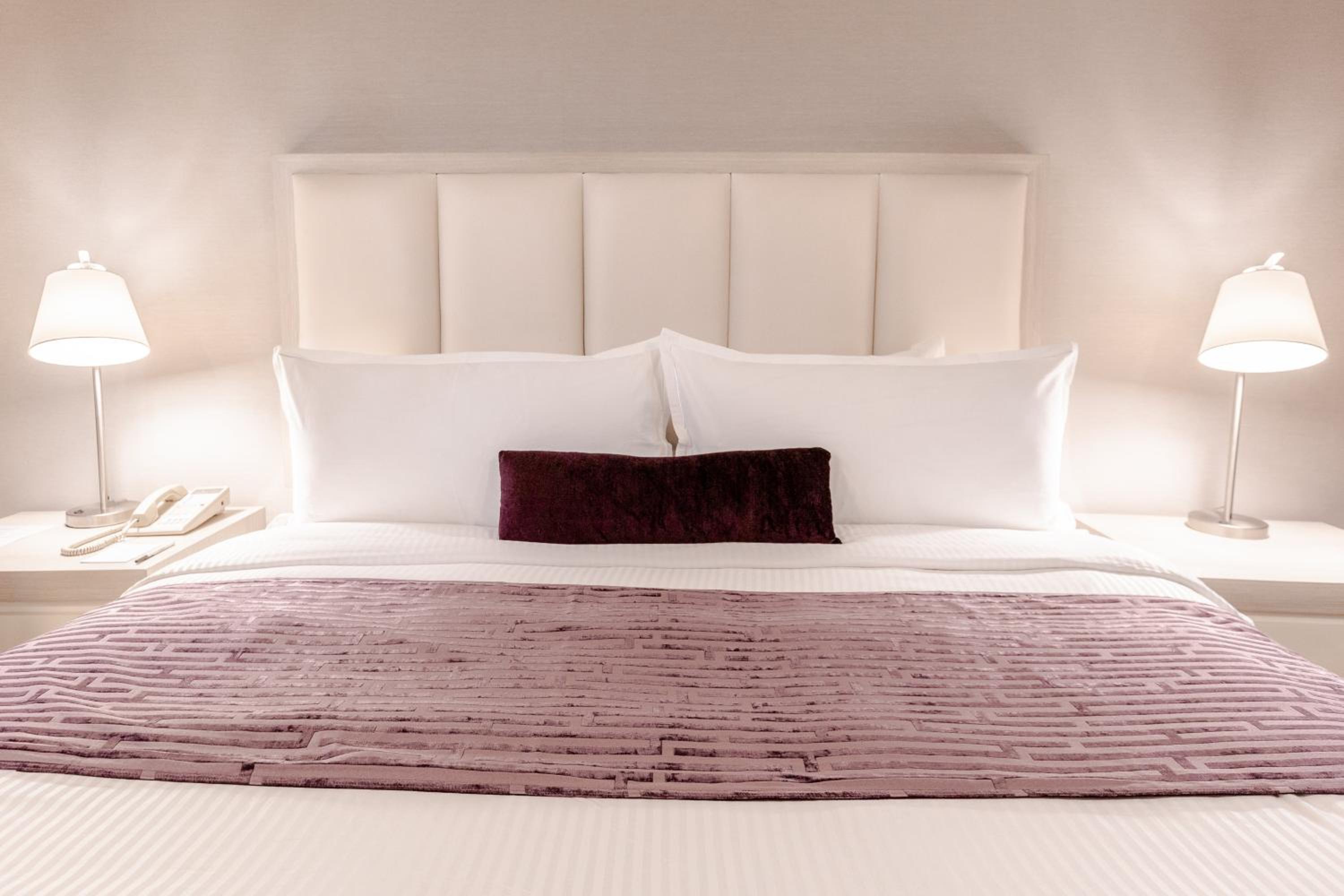 Deluxe King Room - Photo 1