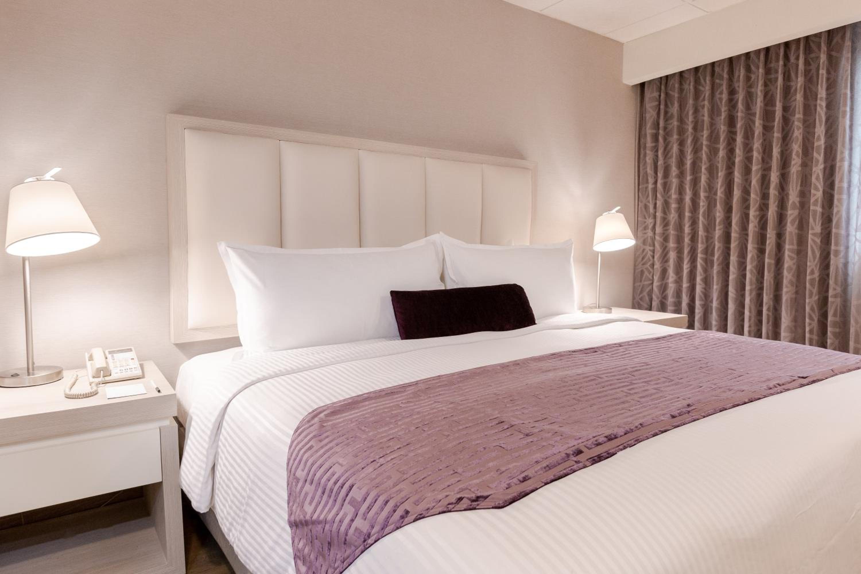 Deluxe King Room - Photo 2