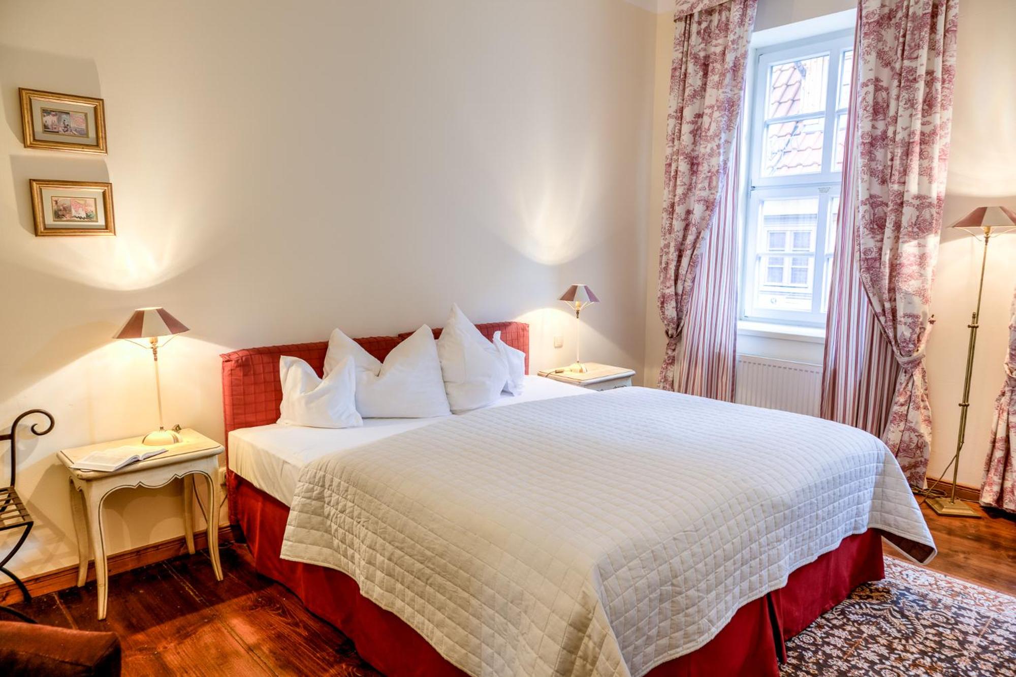 Double Room - Photo 6