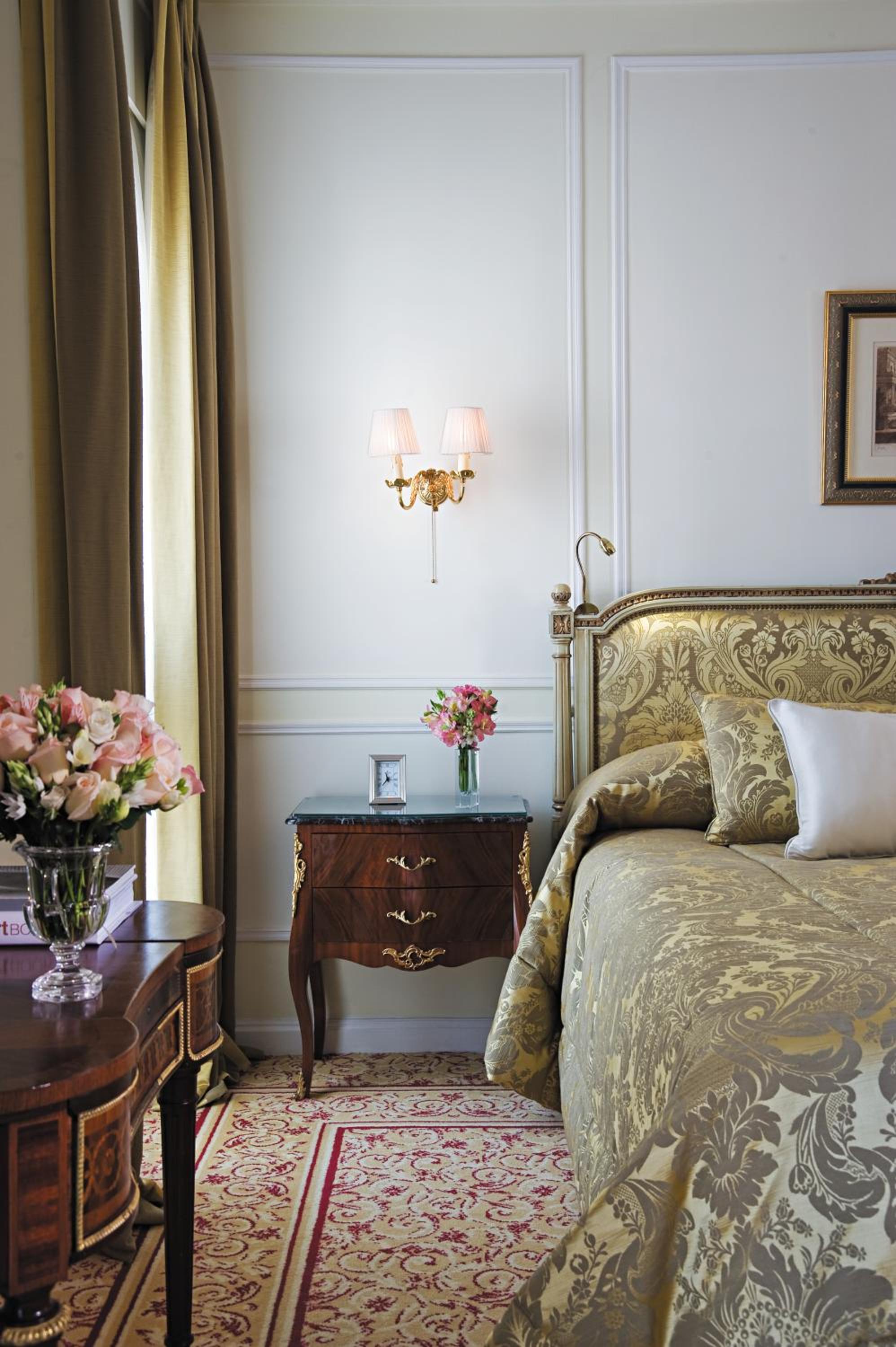 Deluxe Suite (Non Smoking)