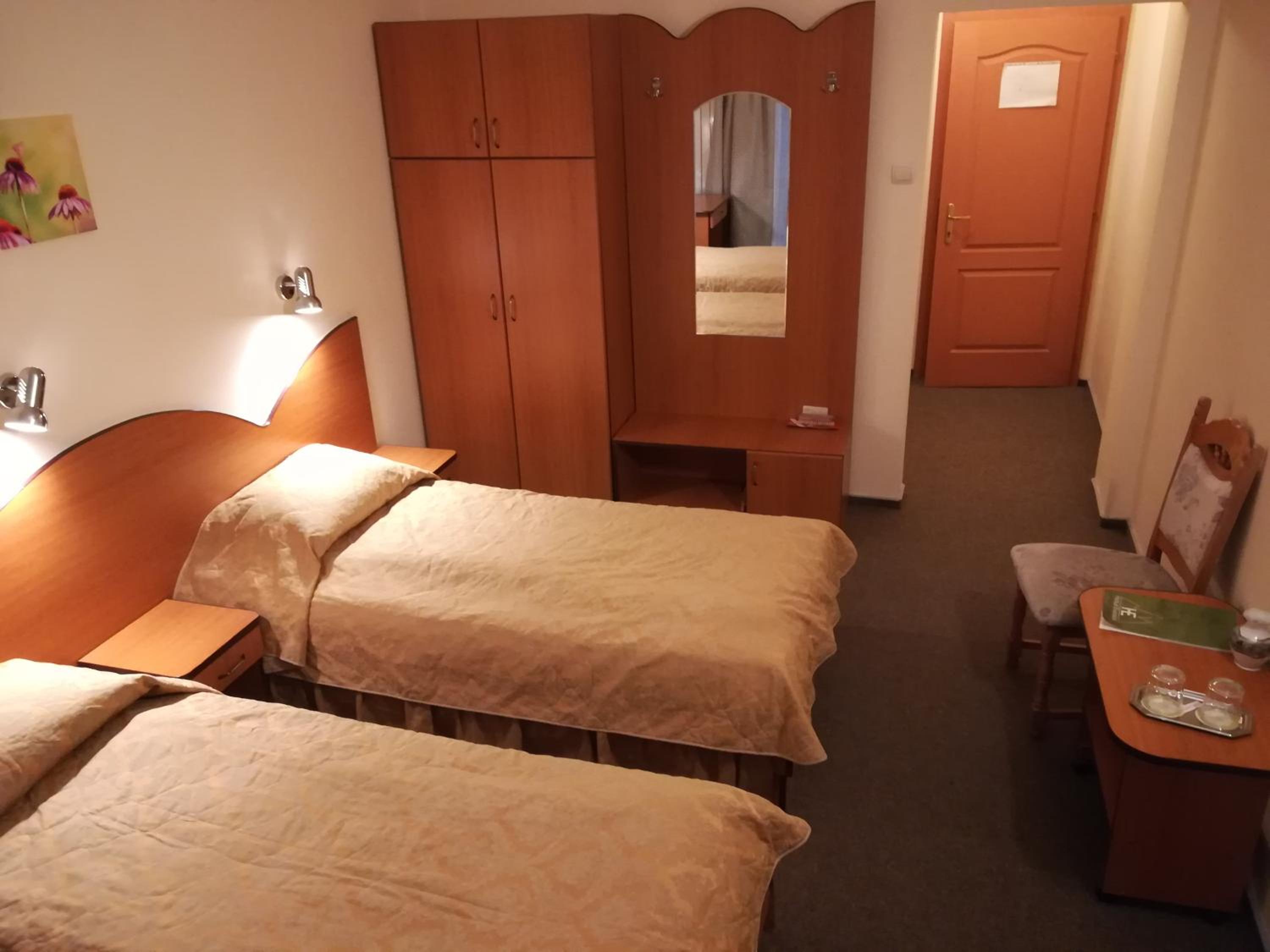 Twin Room - Photo 8