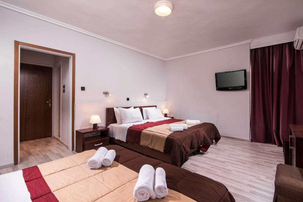 Quadruple Room with Street View photo 1