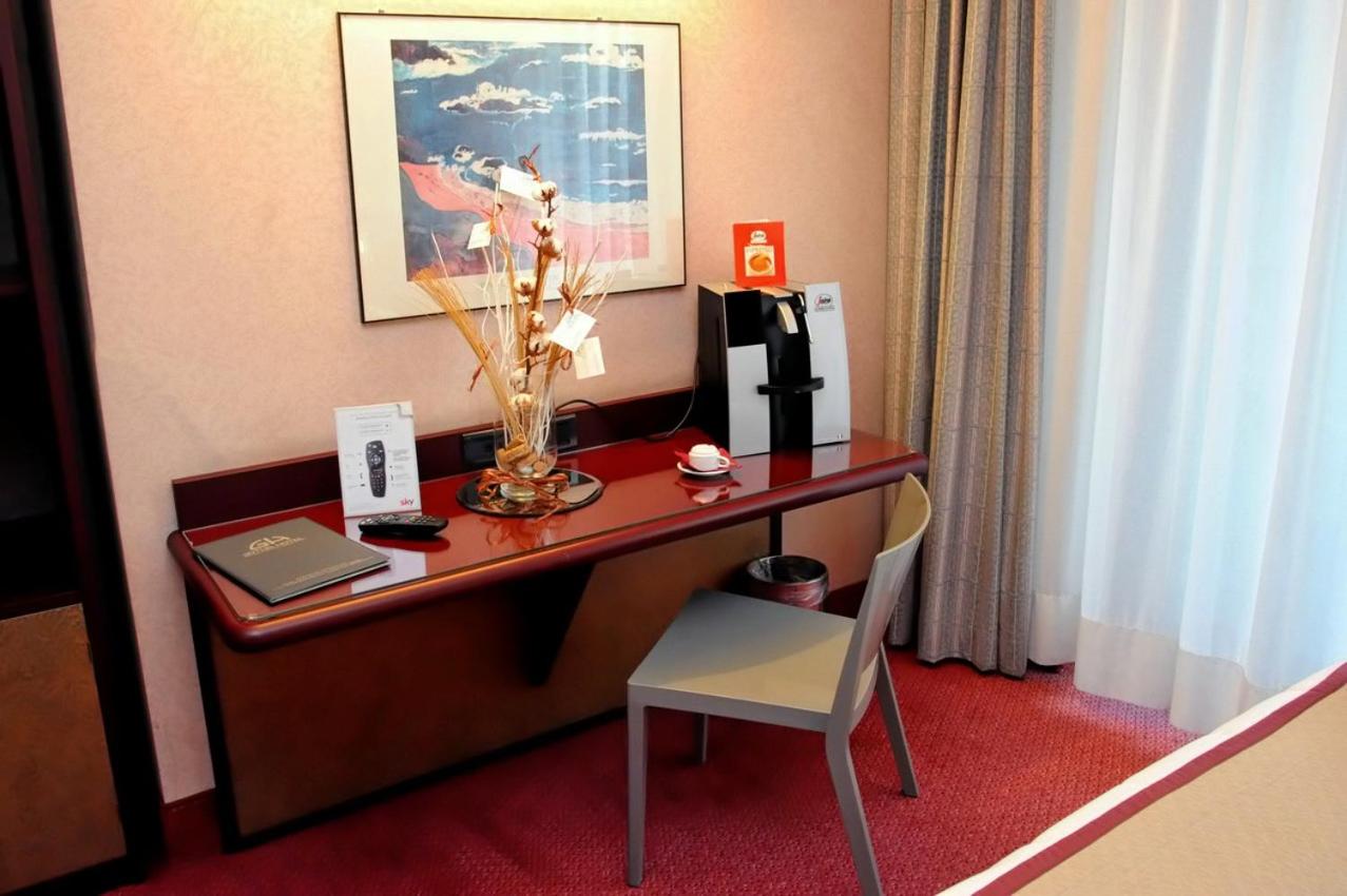 Double Room (1 Adult) - Photo 9