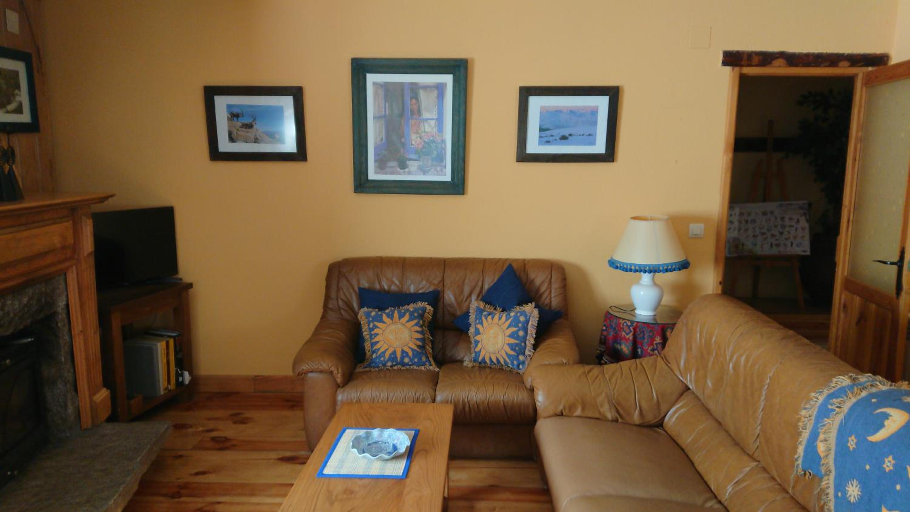 Three-Bedroom House photo 3
