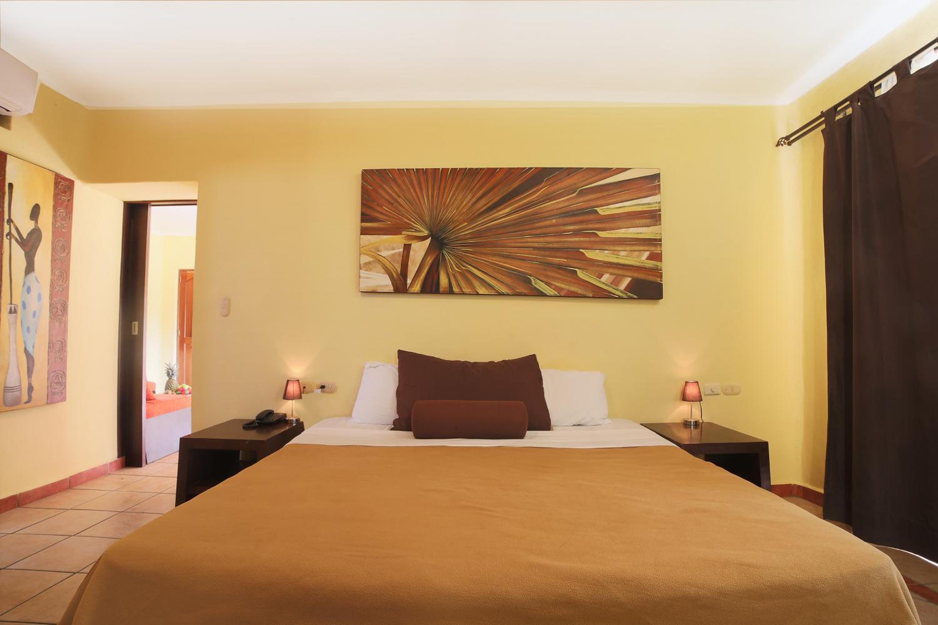 King Suite with Spa Bath - Photo 2