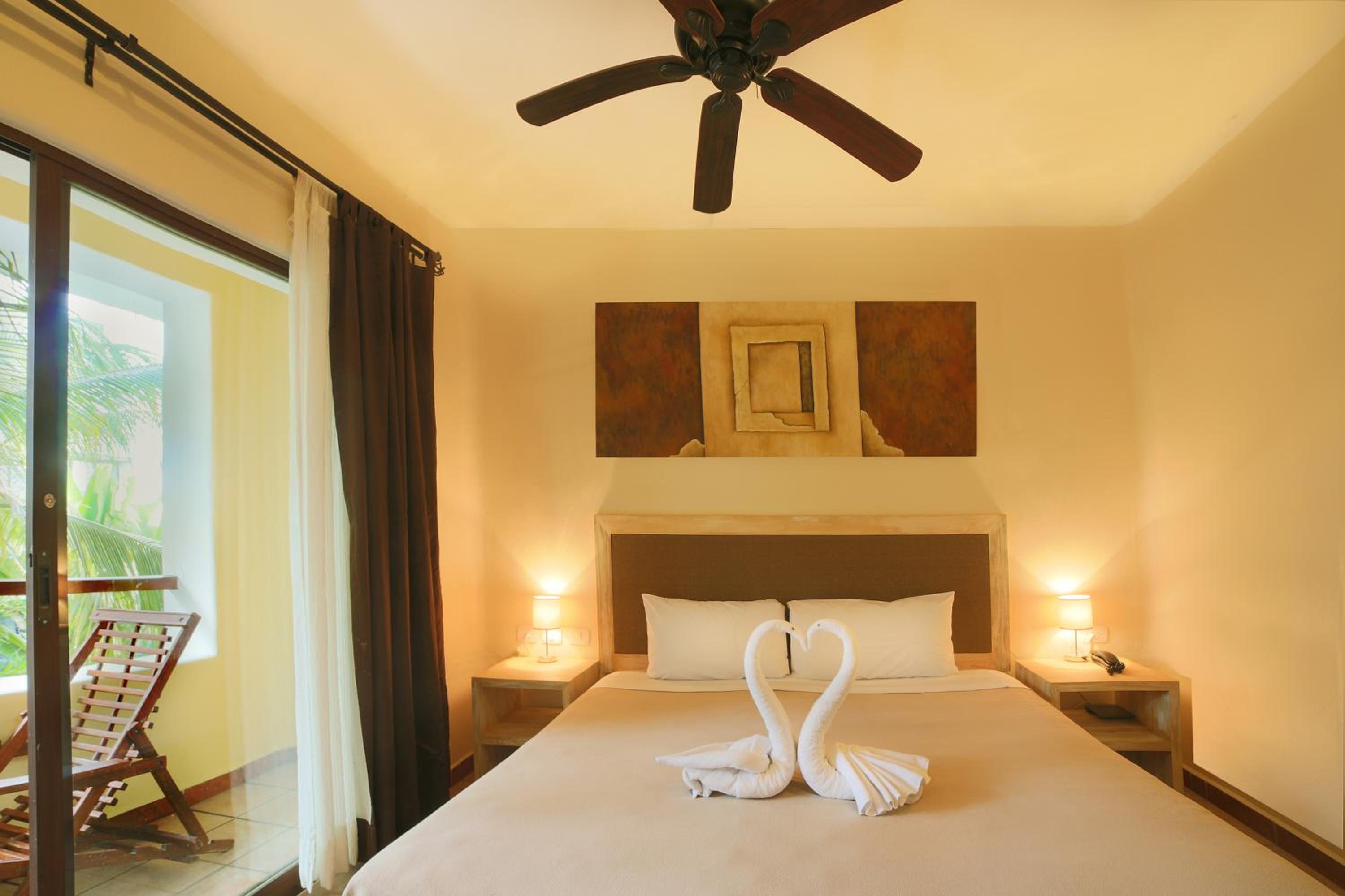 Double Room with Balcony - Photo 6