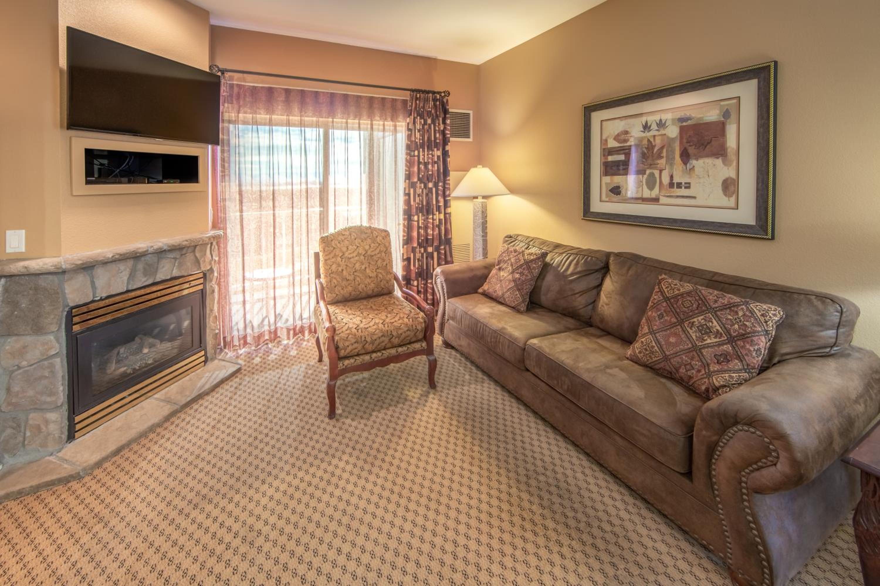 One-Bedroom Villa Lodge with Queen Bed - Photo 2