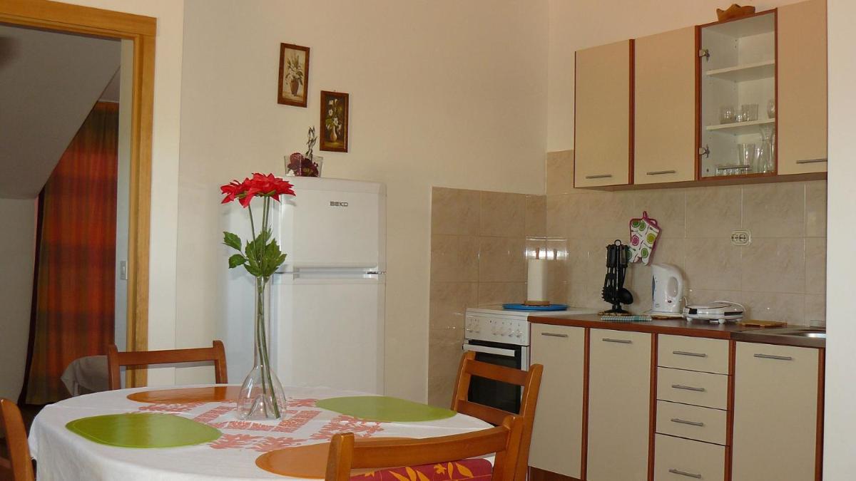 Apartment 2 photo 2