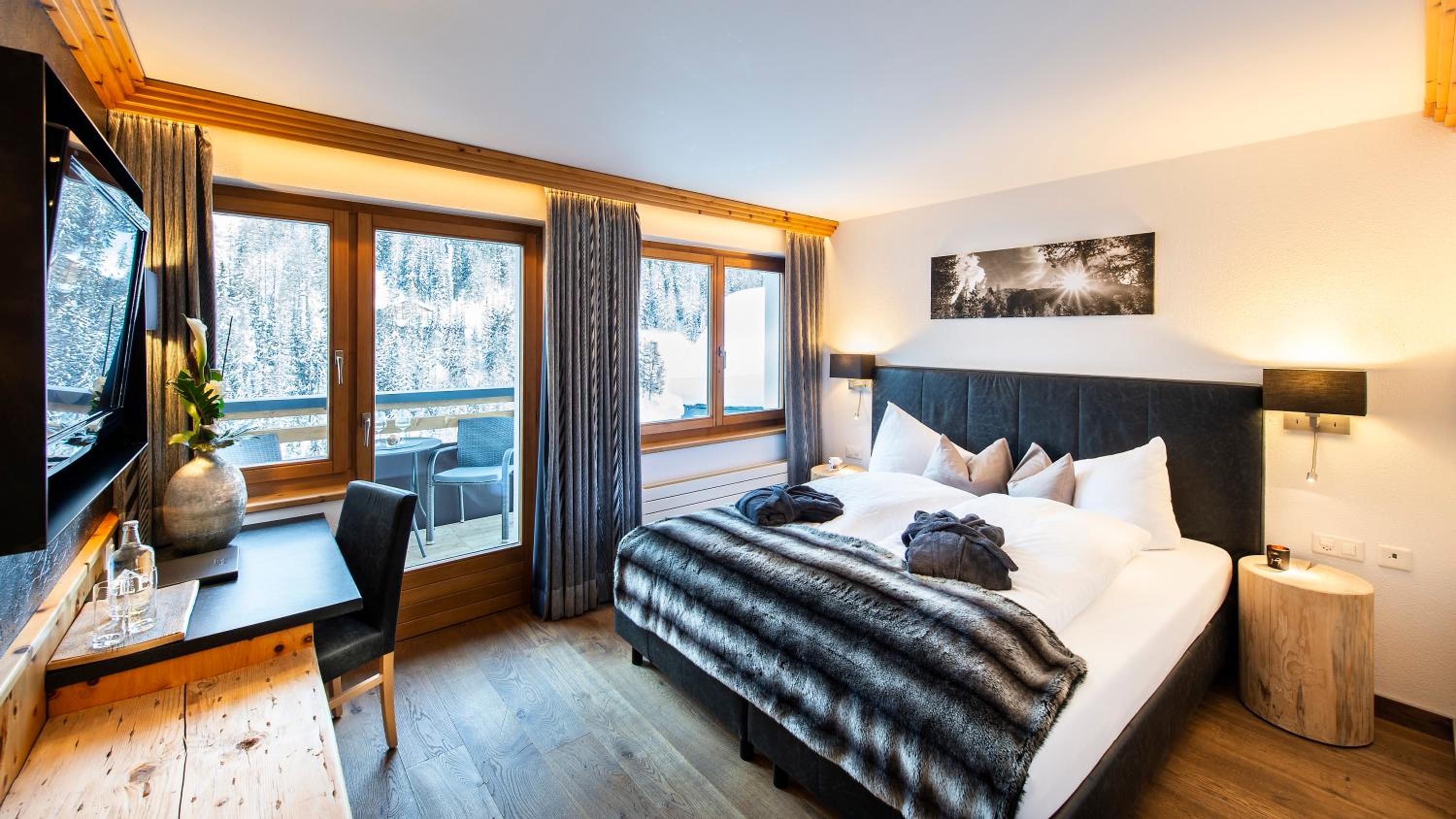Deluxe Double Room with Mountain View