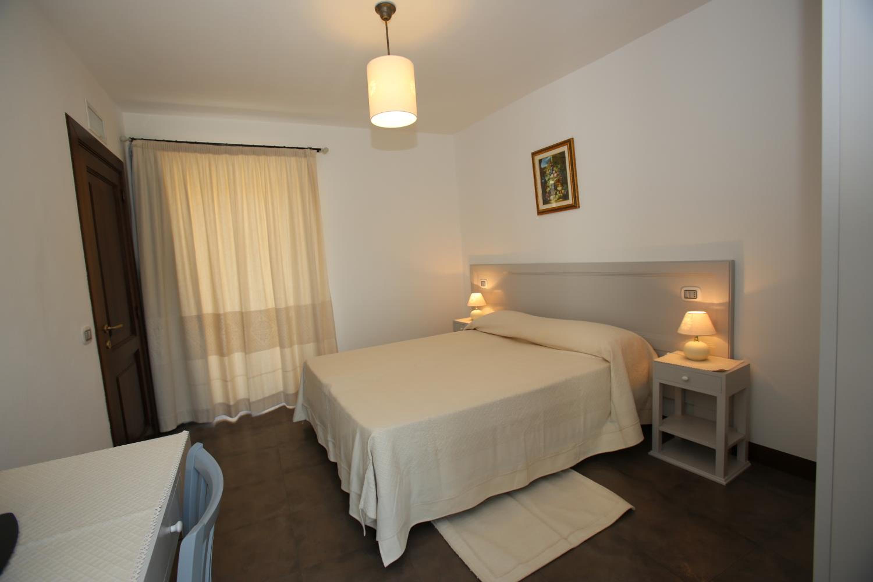 One-Bedroom Suite - Photo 1