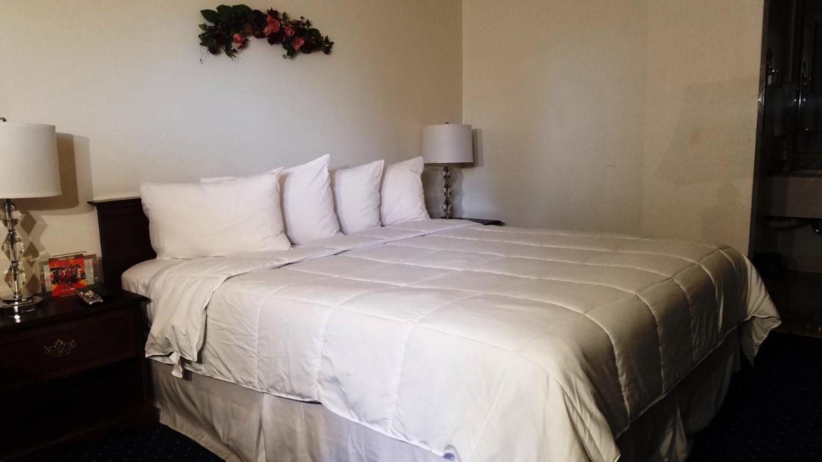 Standard King Room photo 1