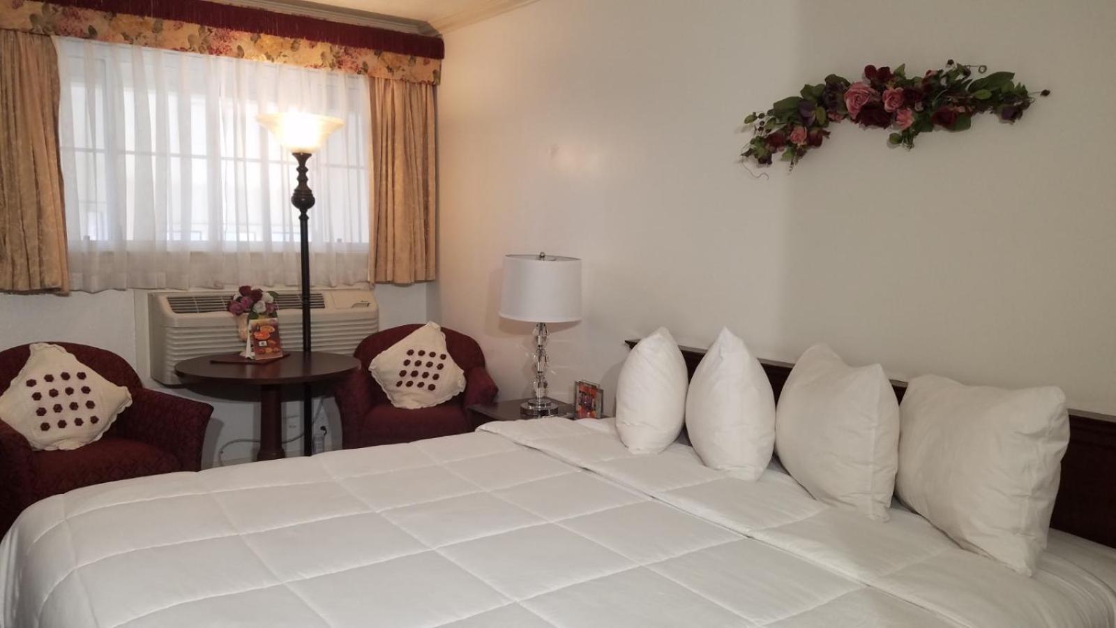 Standard King Room photo 2