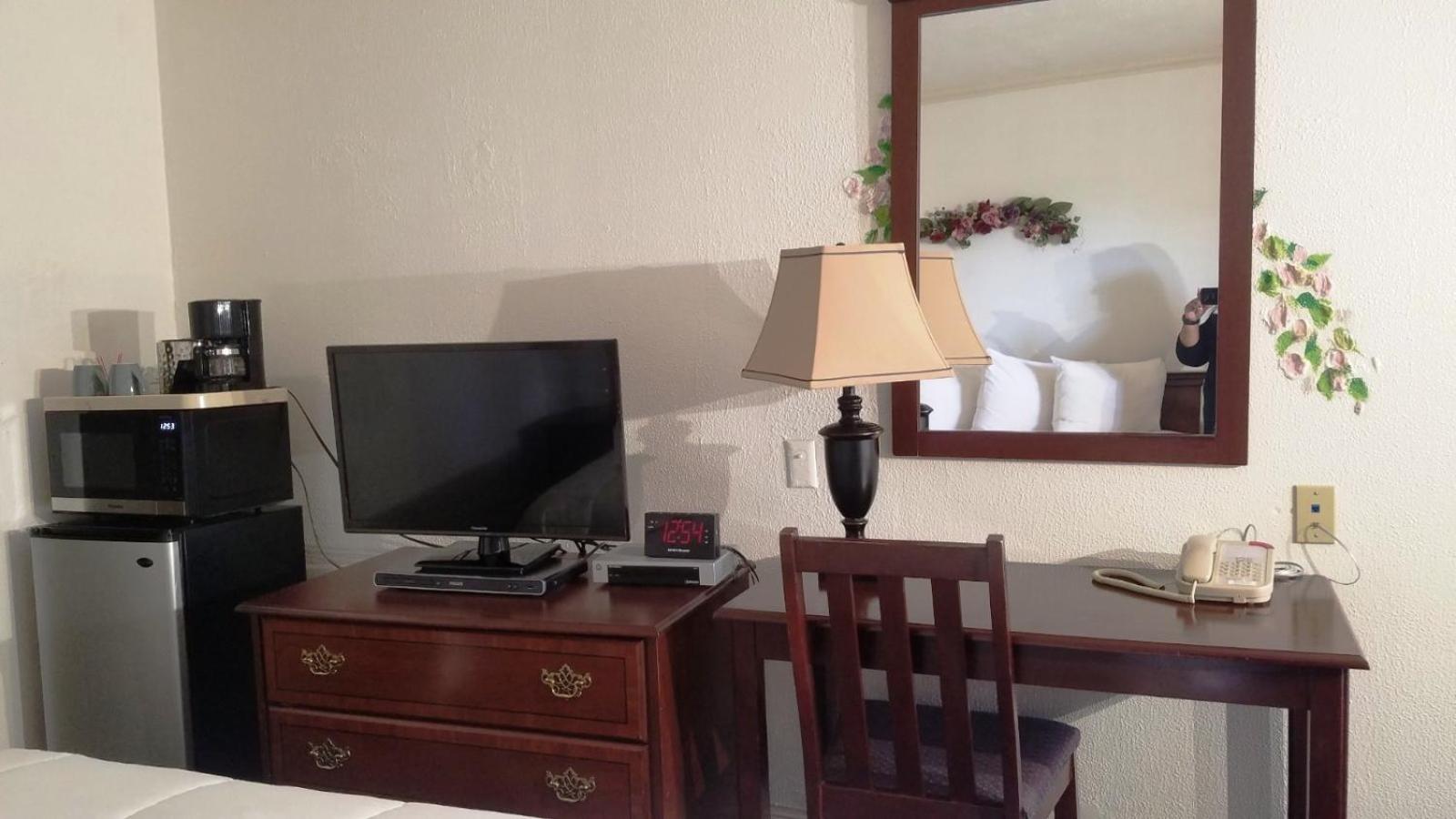 Standard King Room photo 3