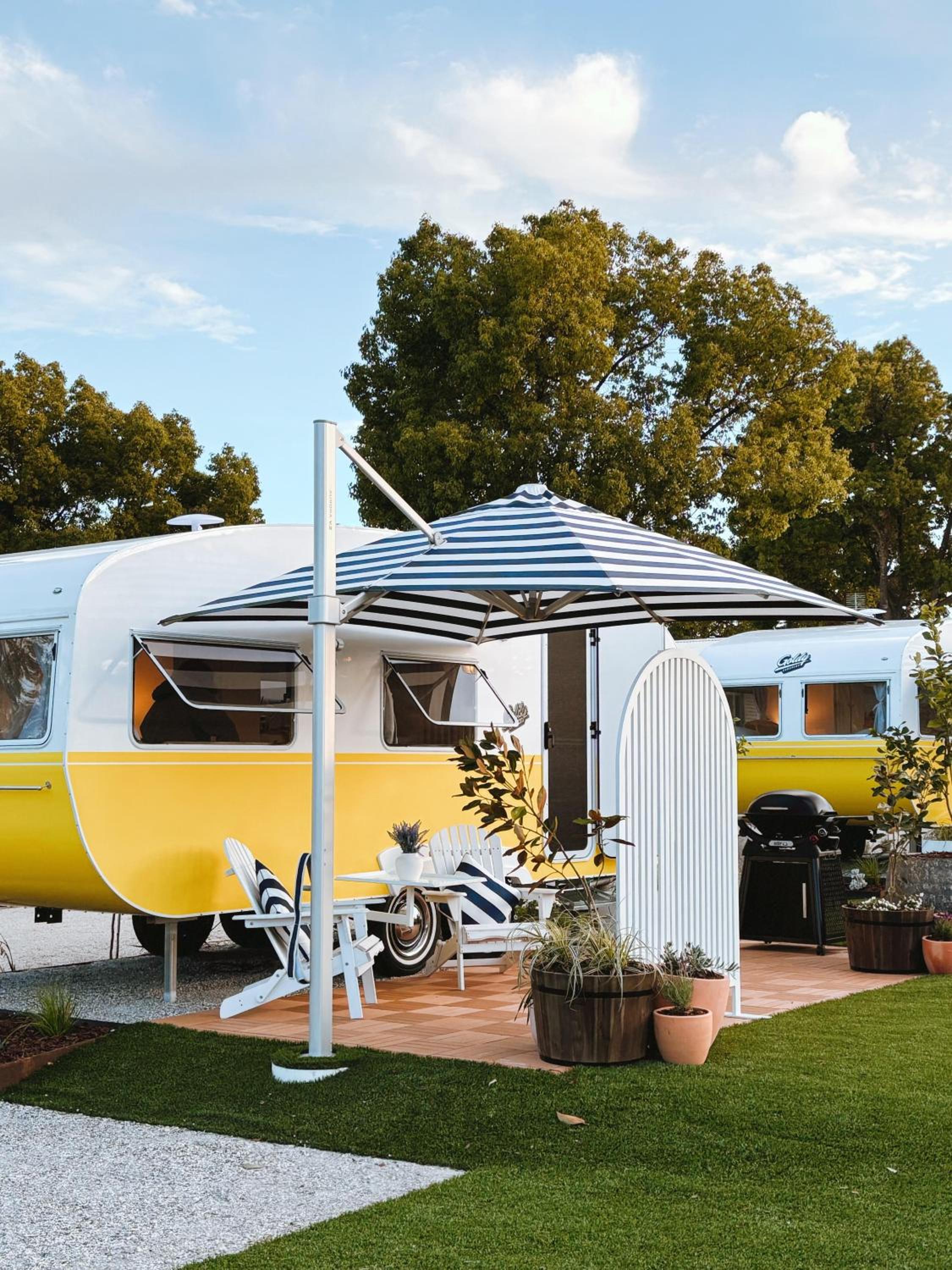 Vintage Glamping Caravan (2 Berth)