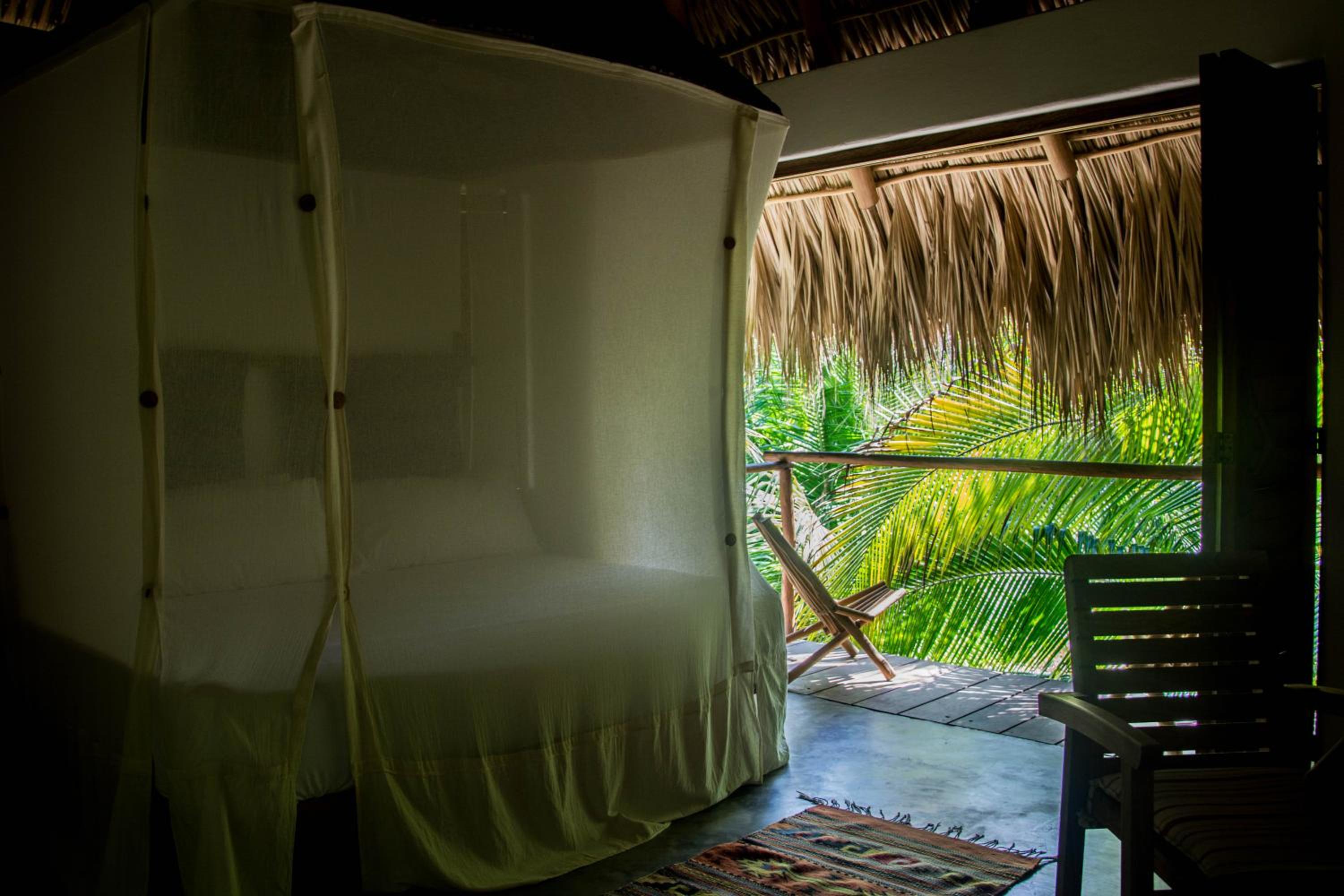 King Room with Balcony - Photo 8