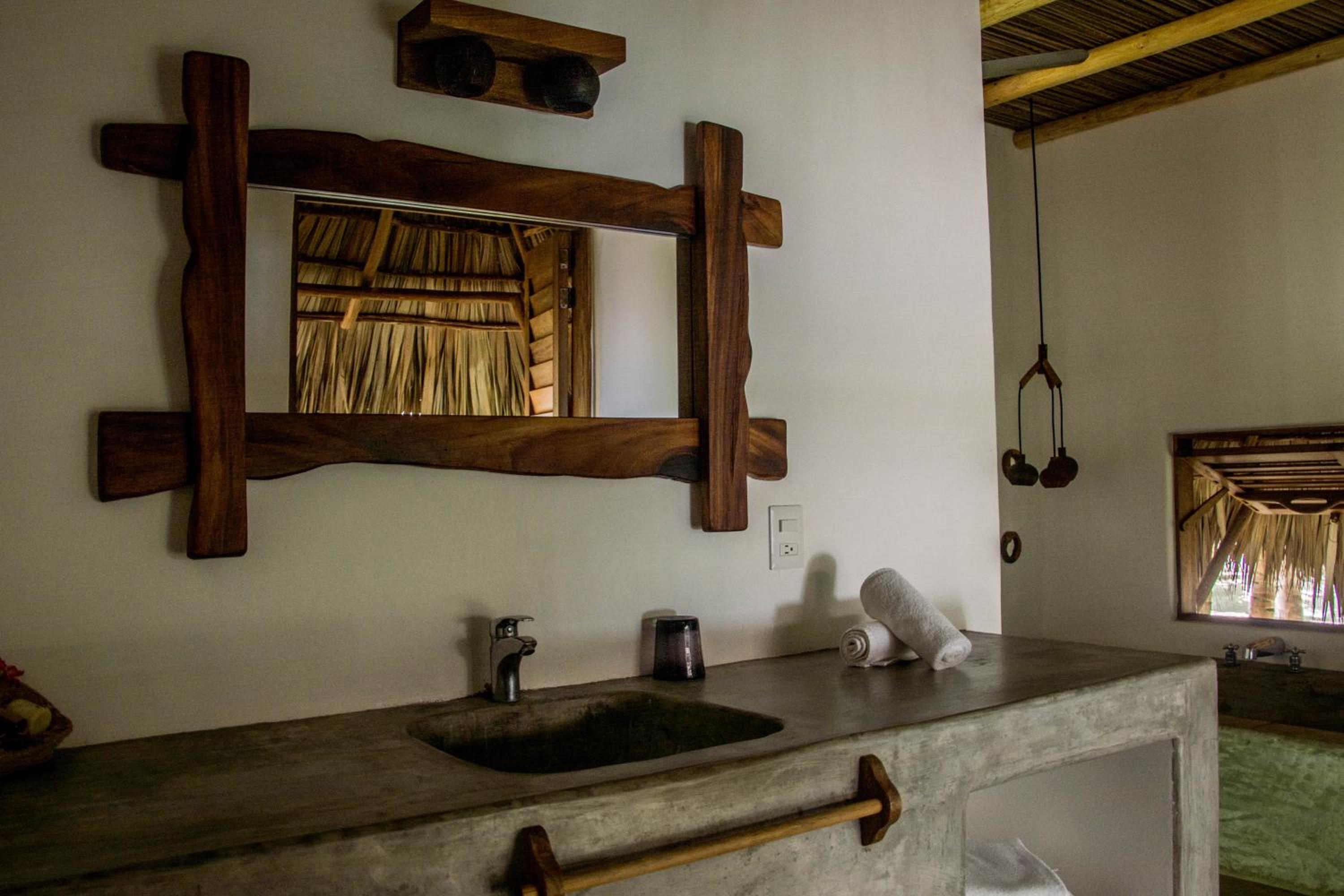 Deluxe Double Room with Bath - Photo 5