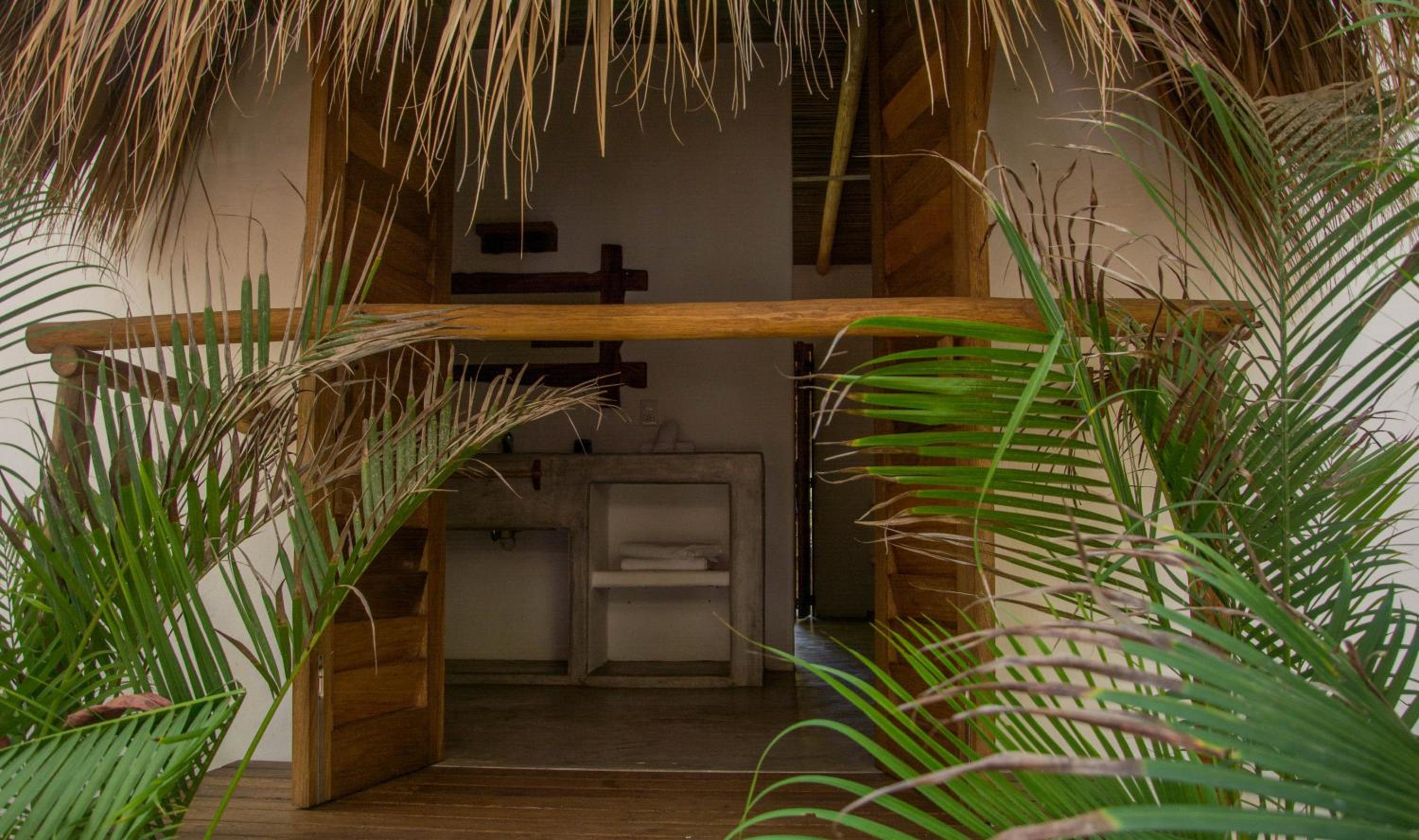 Deluxe Double Room with Bath - Photo 3