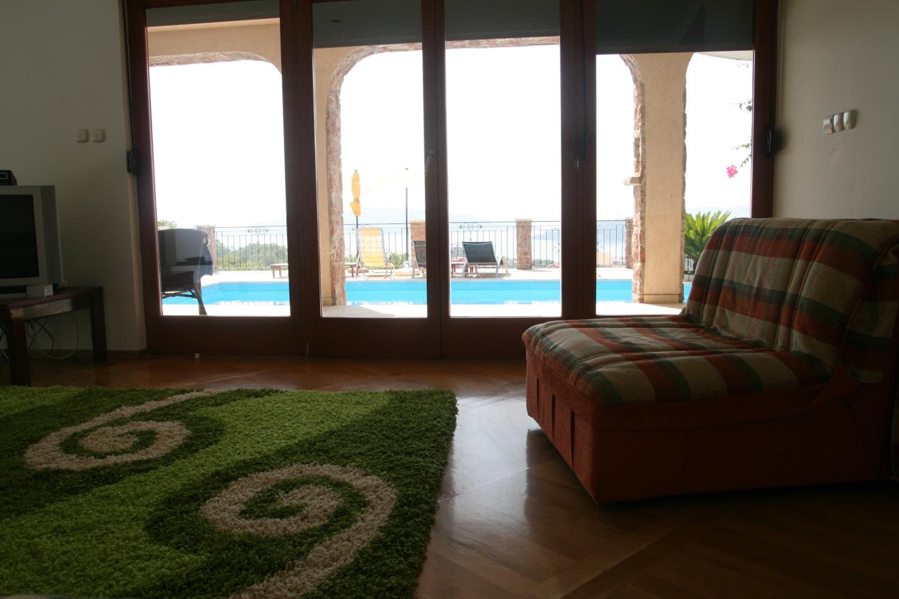 Two-Bedroom Apartment with Patio photo 2