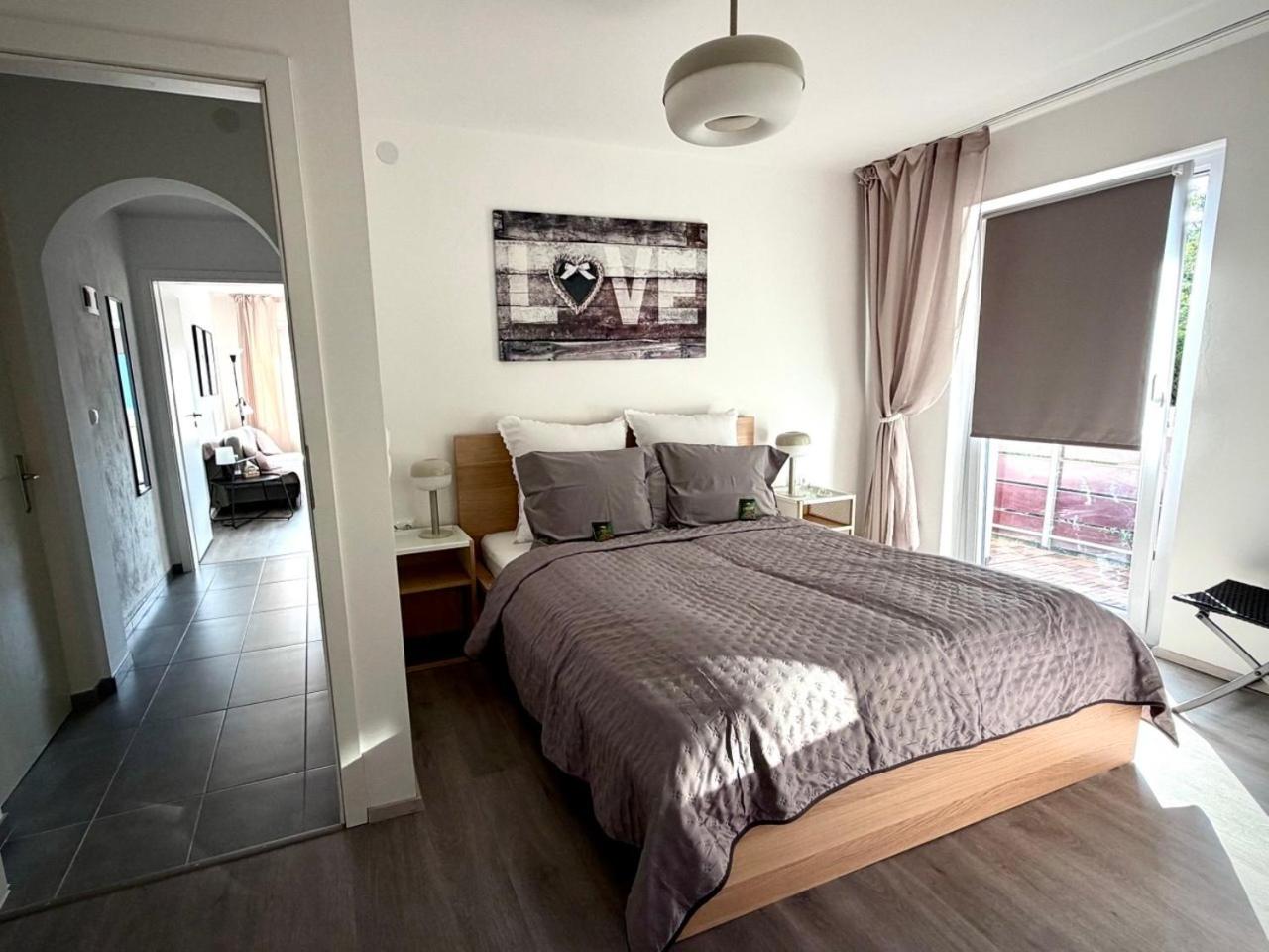 One-Bedroom Apartment photo 2