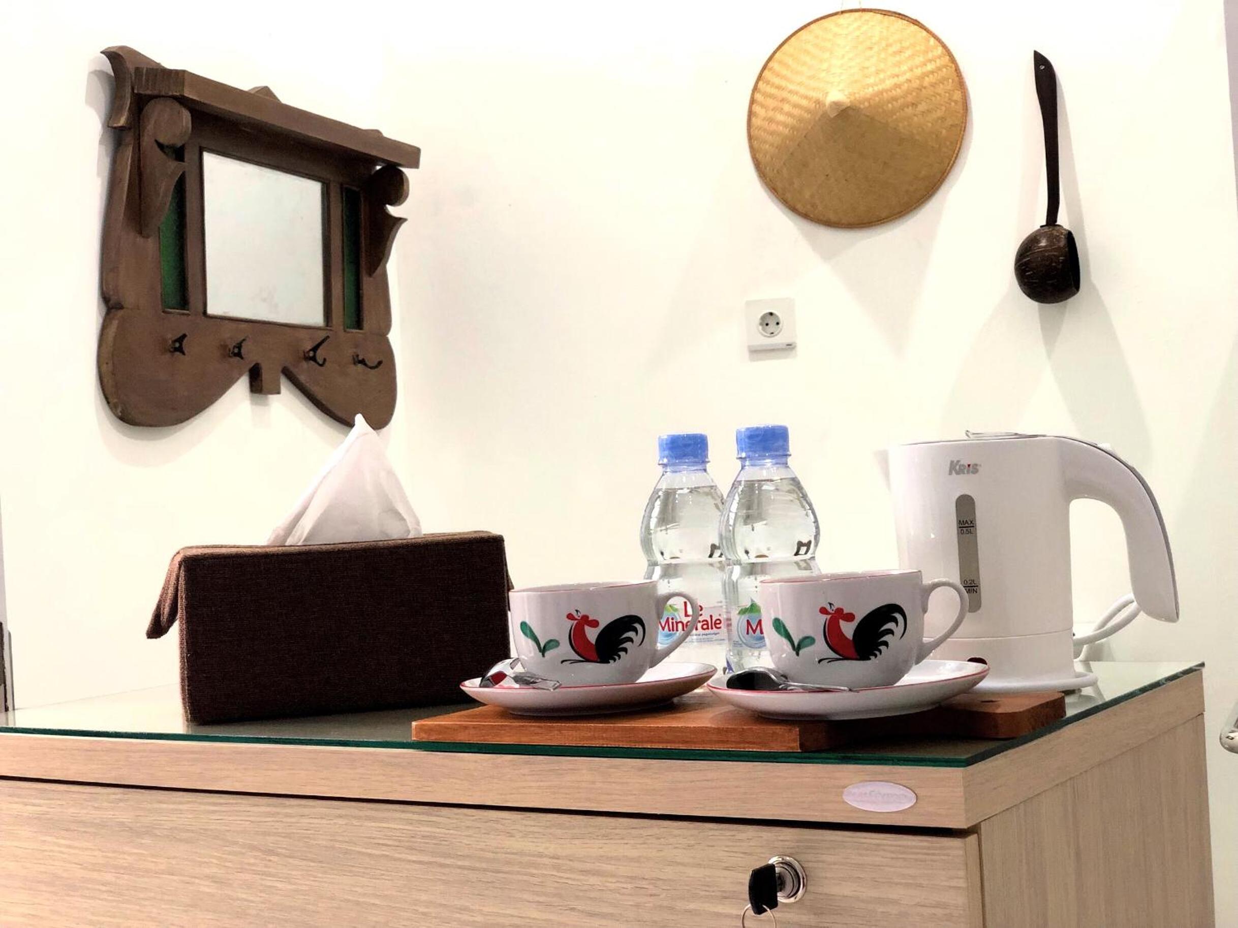 Twin Room with Private Bathroom - Photo 11