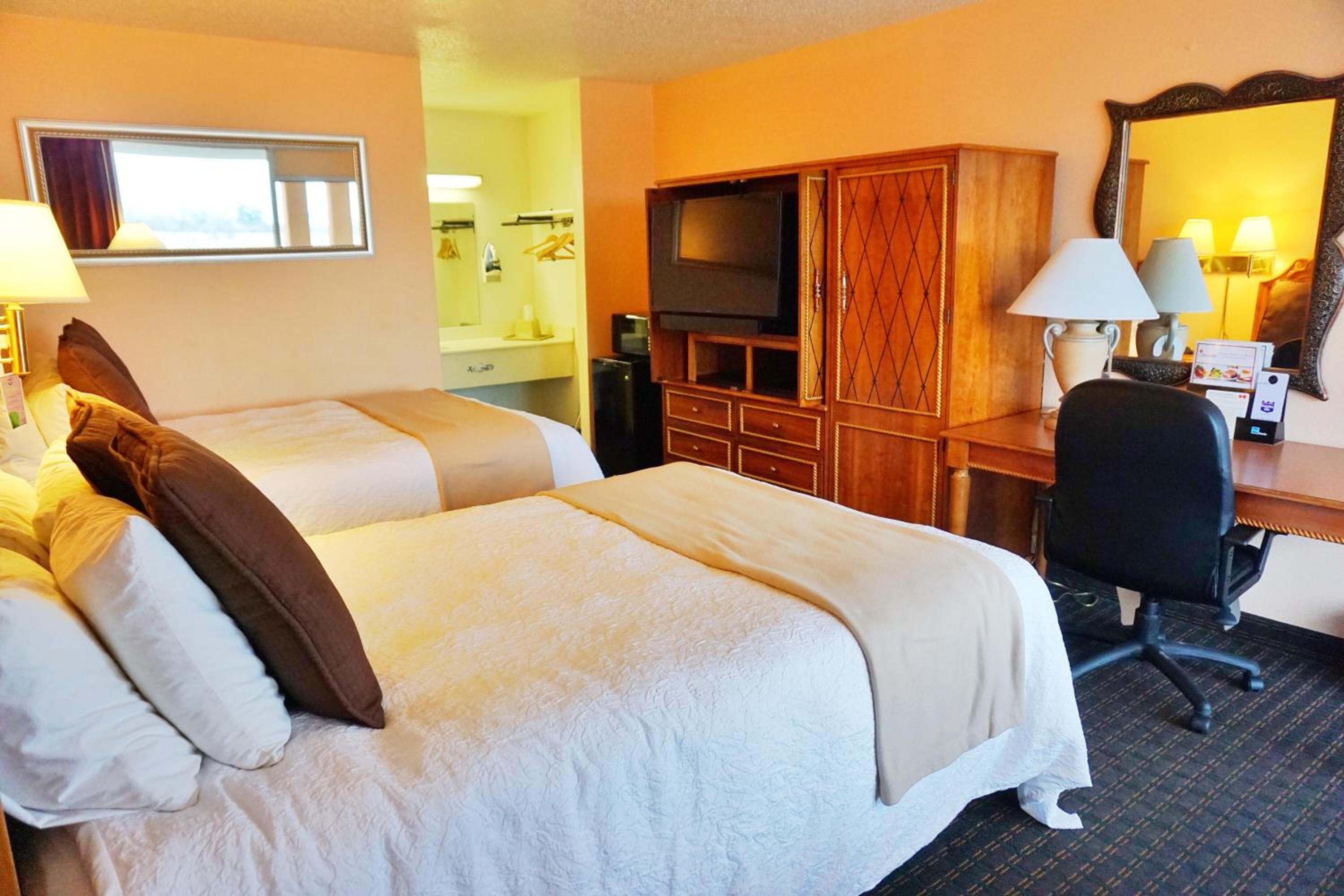 King Bed - Photo 2