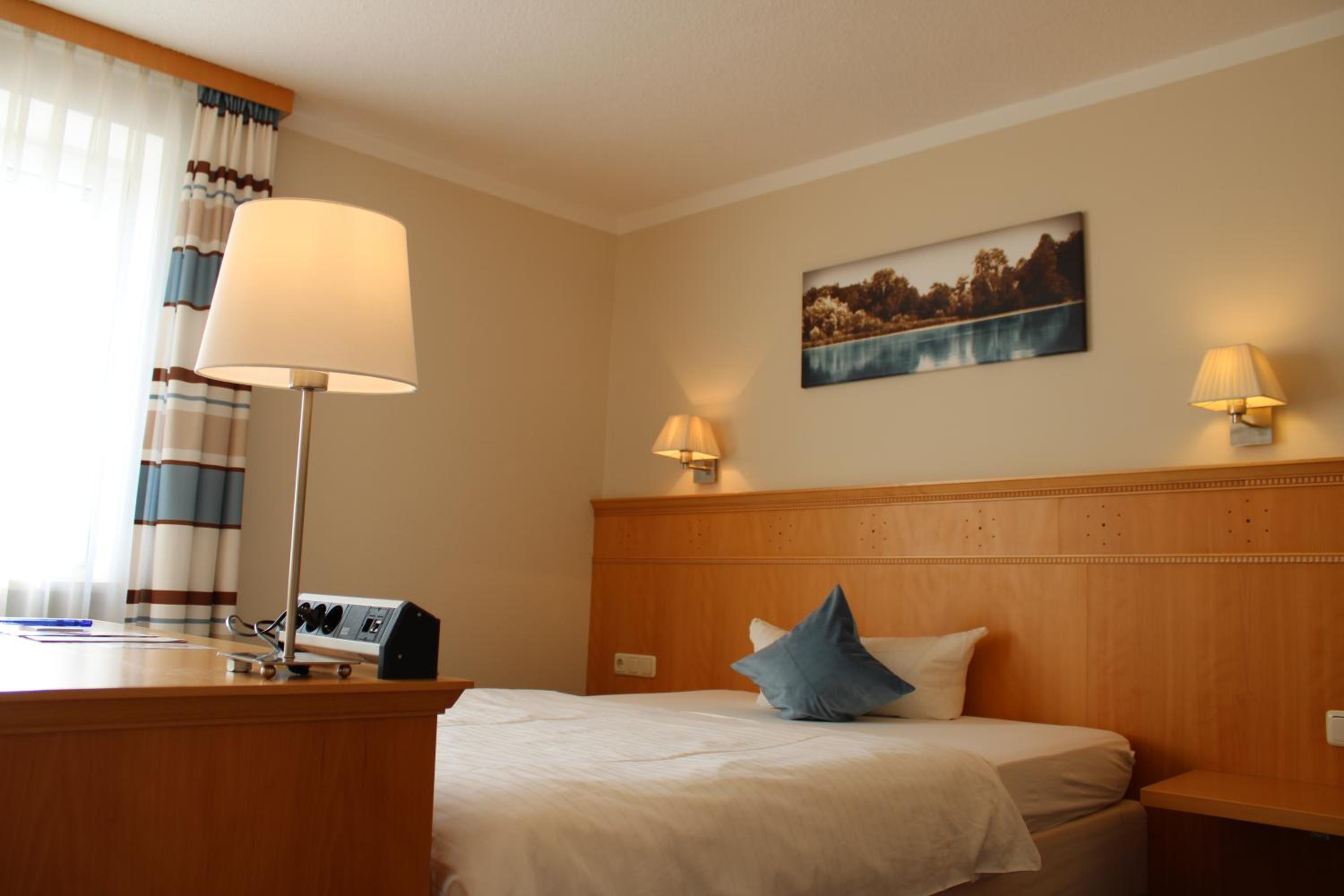 Comfort King Room (Bed 1, 40mx2m)