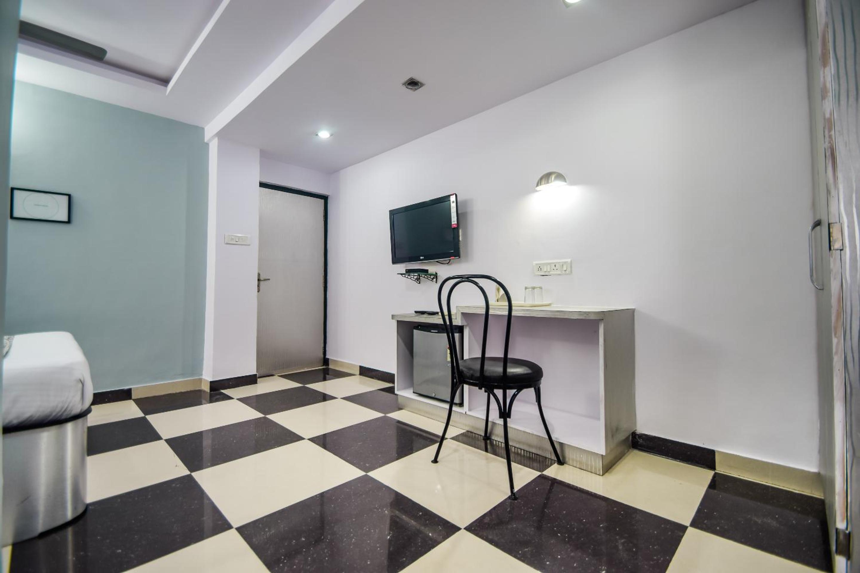 Deluxe Room - Photo 6