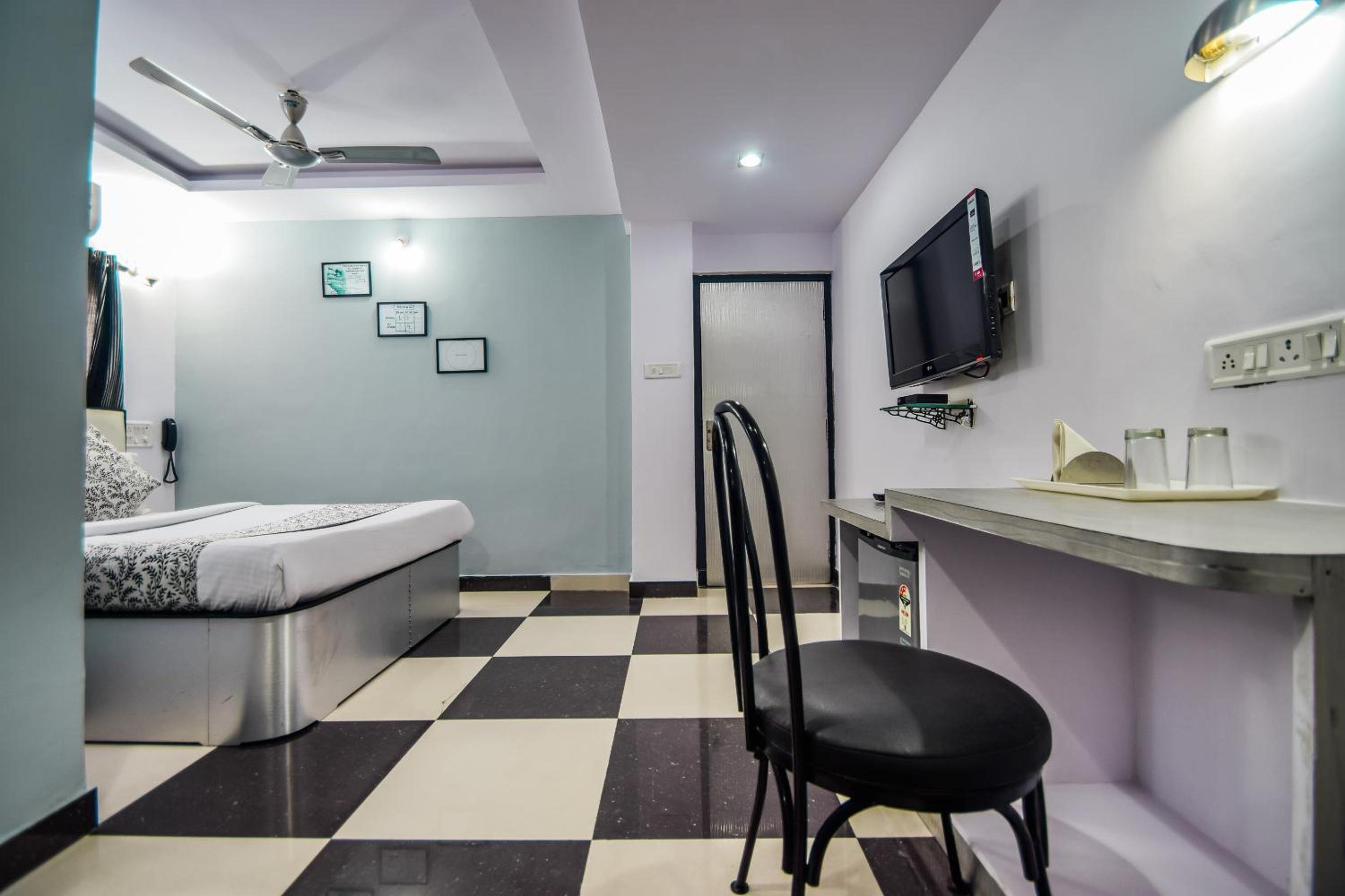 Deluxe Room - Photo 5