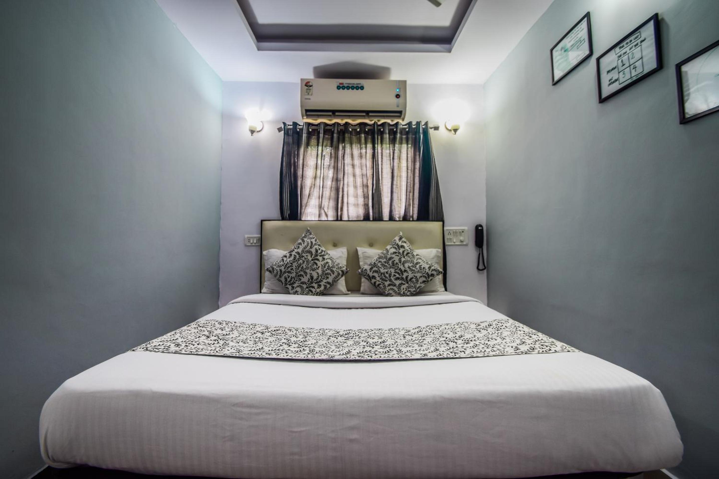 Deluxe Room - Photo 3