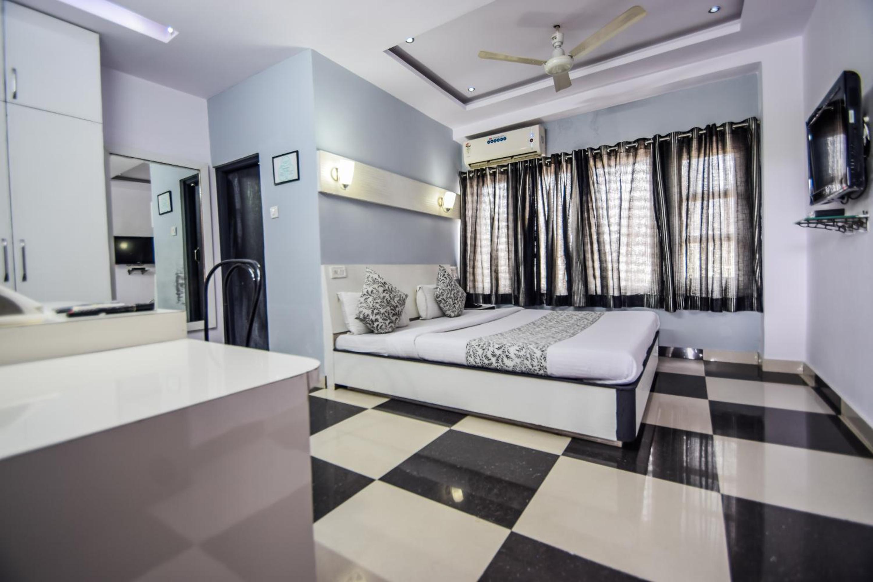 Deluxe Room - Photo 11