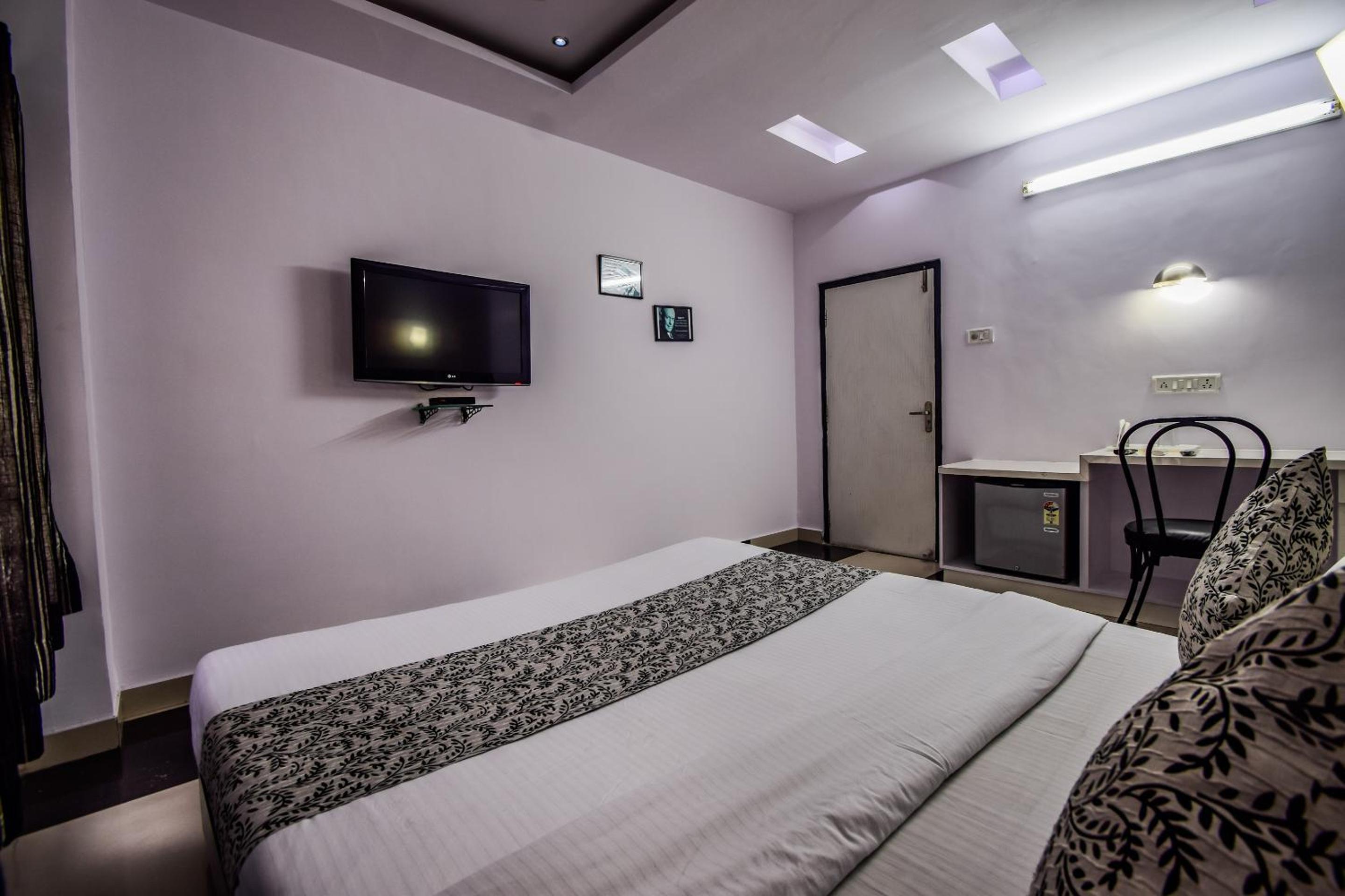 Deluxe Room - Photo 10