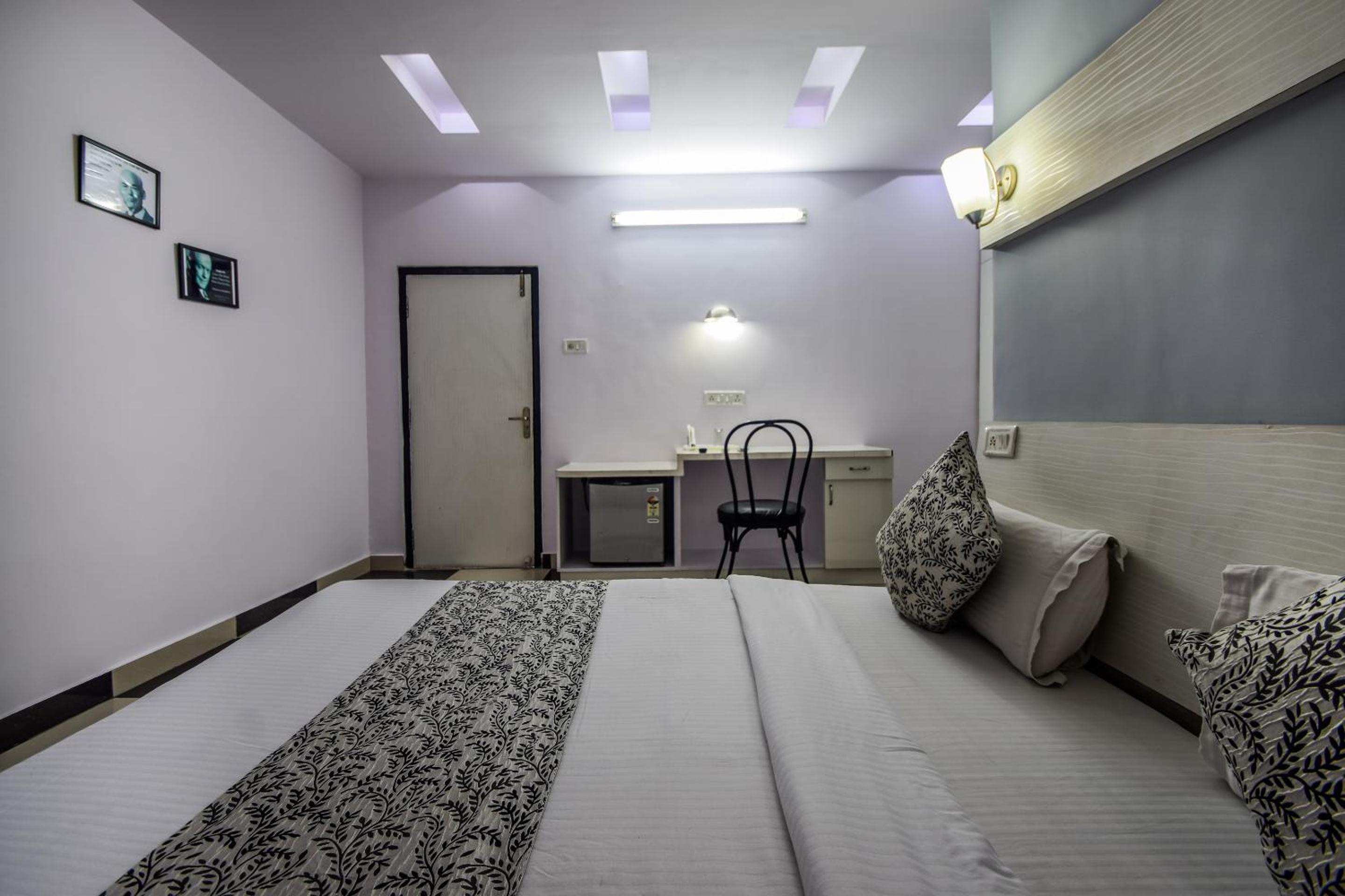Deluxe Room - Photo 9